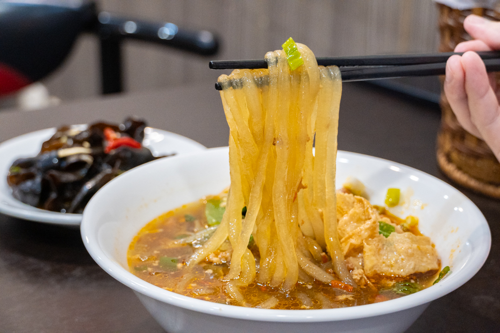 春春川味麵館 台中漢口路川辣美食 麻香麵館等你來