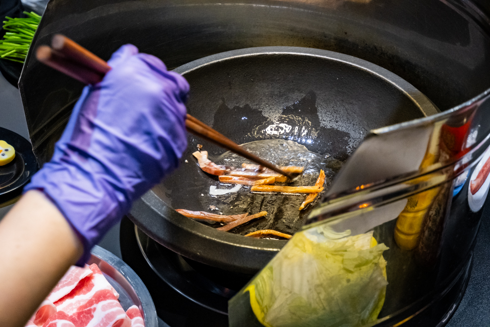 桃園｜東東石頭火鍋｜青埔最新開幕 現切高級肉品 近百種蔬菜火鍋料