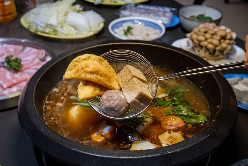 桃園｜東東石頭火鍋｜青埔最新開幕 現切高級肉品 近百種蔬菜火鍋料