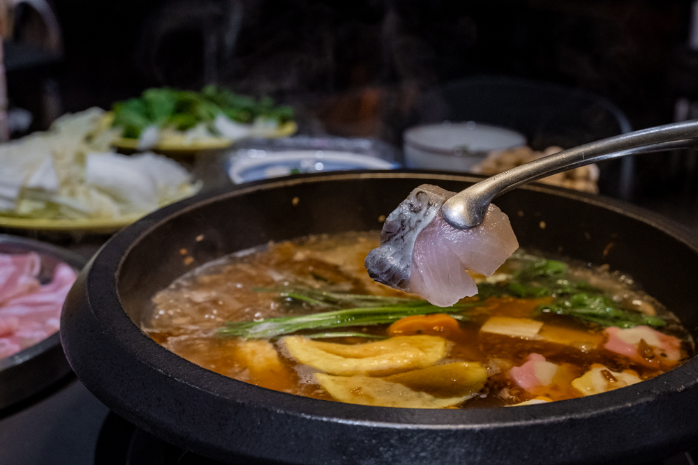 桃園｜東東石頭火鍋｜青埔最新開幕 現切高級肉品 近百種蔬菜火鍋料