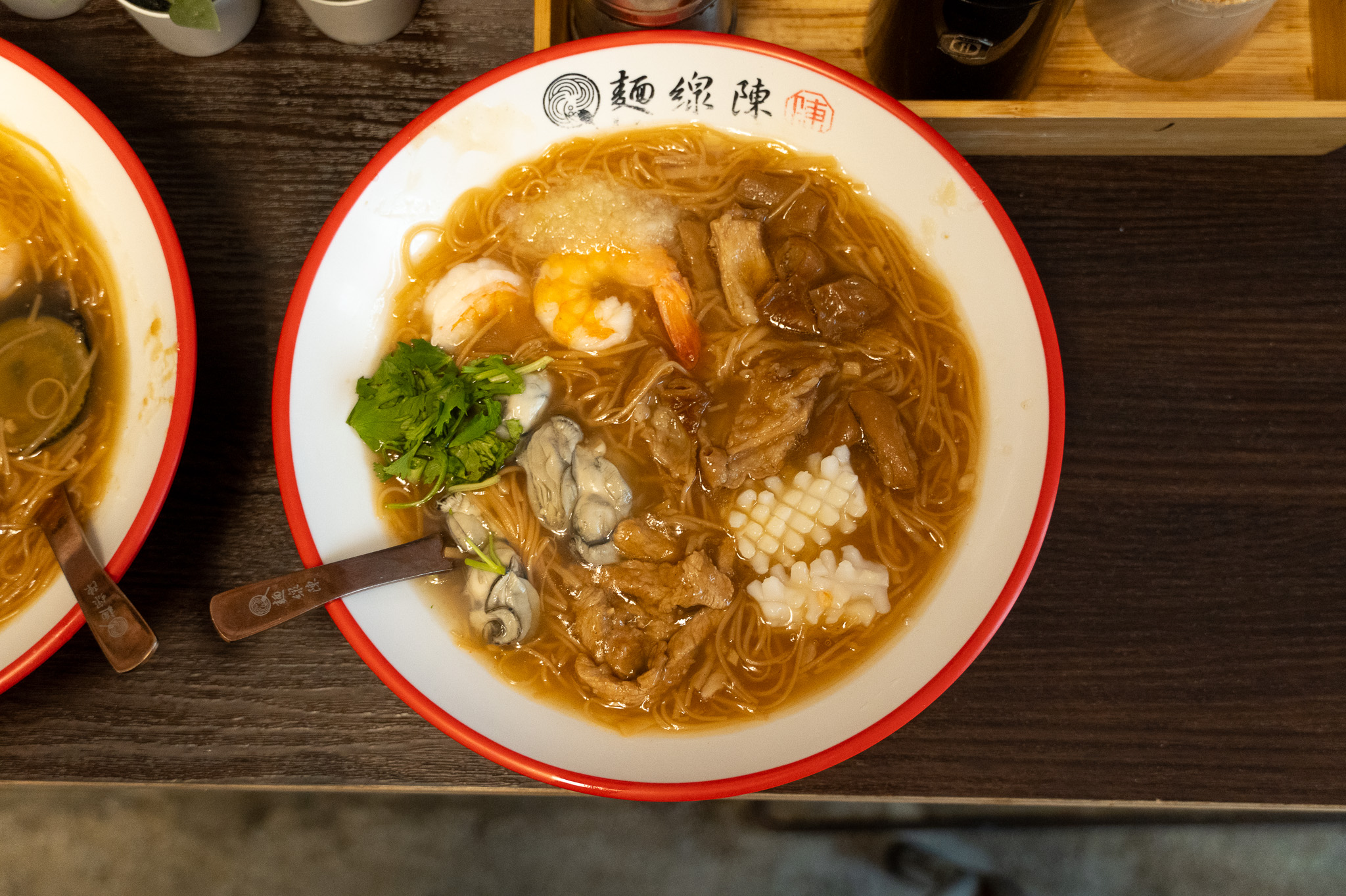台北|麵線陳專業麵線 內湖創始總店|蒜香加皮蛋堪稱絕配的麵線配料 還有蝦子 一碗居然不到百元 台北|麵線陳專業麵線 內湖創始總店|蒜香加皮蛋堪稱絕配的麵線配料 還有蝦子 一碗居然不到百元