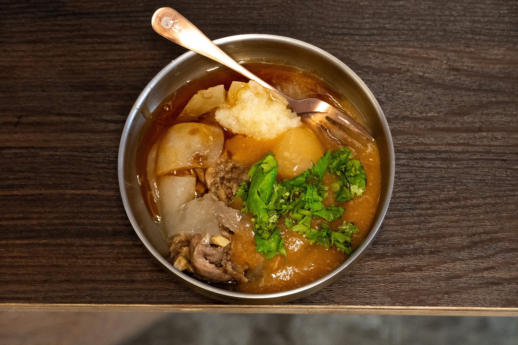 台北|麵線陳專業麵線 內湖創始總店|蒜香加皮蛋堪稱絕配的麵線配料 還有蝦子 一碗居然不到百元 台北|麵線陳專業麵線 內湖創始總店|蒜香加皮蛋堪稱絕配的麵線配料 還有蝦子 一碗居然不到百元