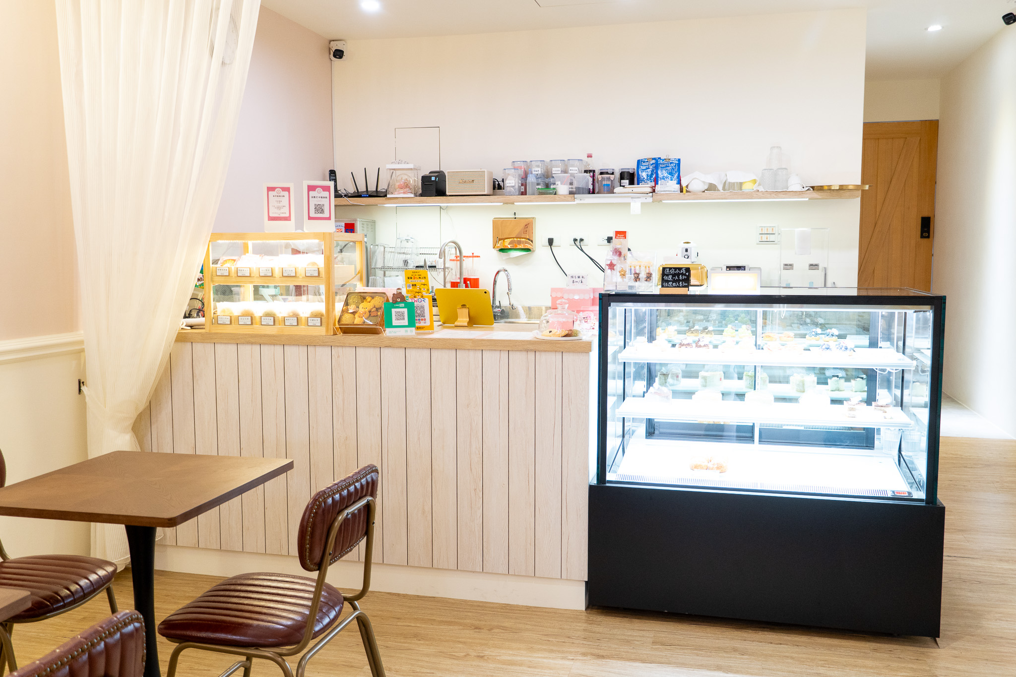台中｜DeerHer甜點廚坊 東海店｜台中東海不限時下午茶 療癒甜點 客製喜餅一次滿足