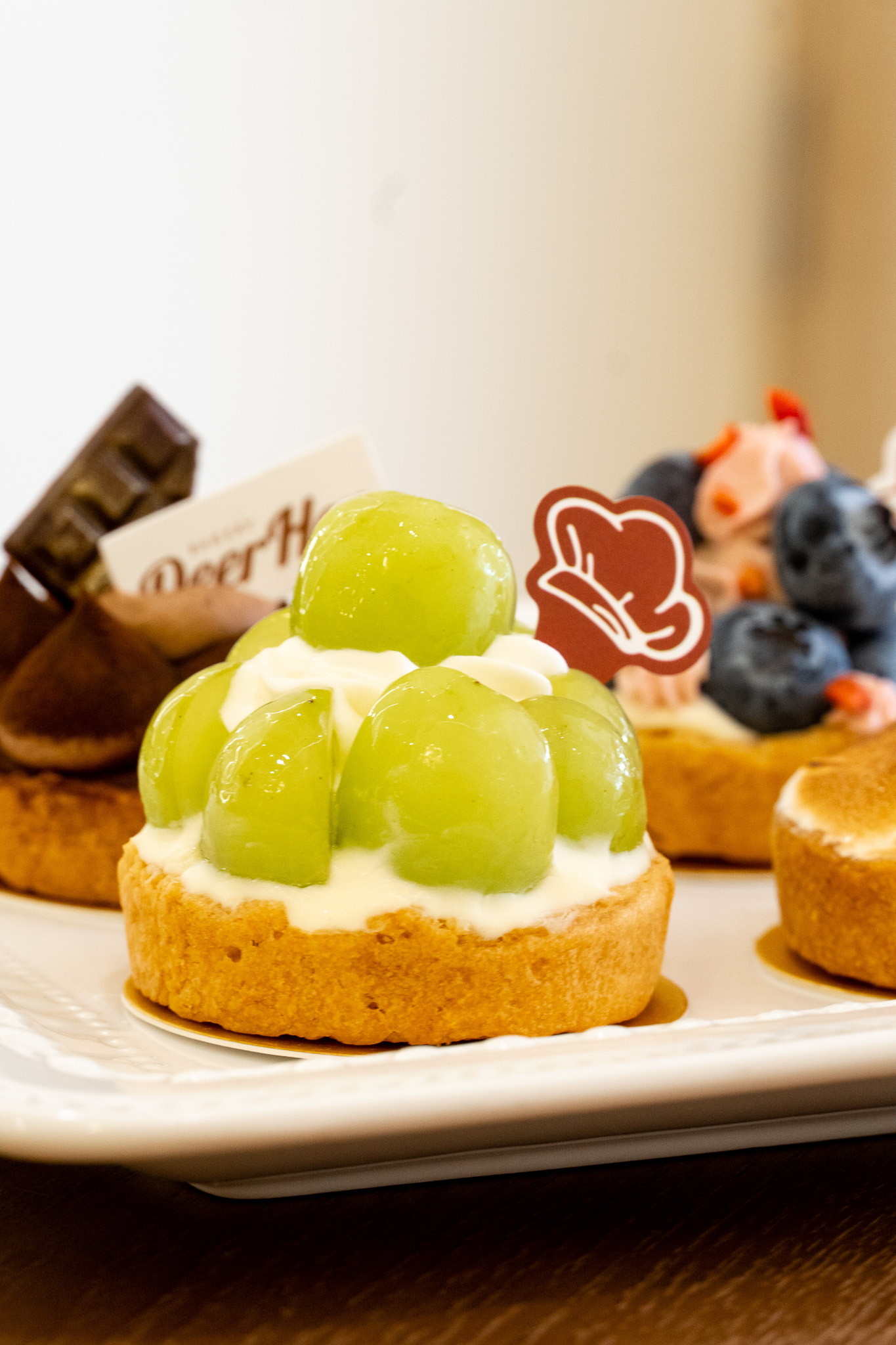 台中｜DeerHer甜點廚坊 東海店｜台中東海不限時下午茶 療癒甜點 客製喜餅一次滿足