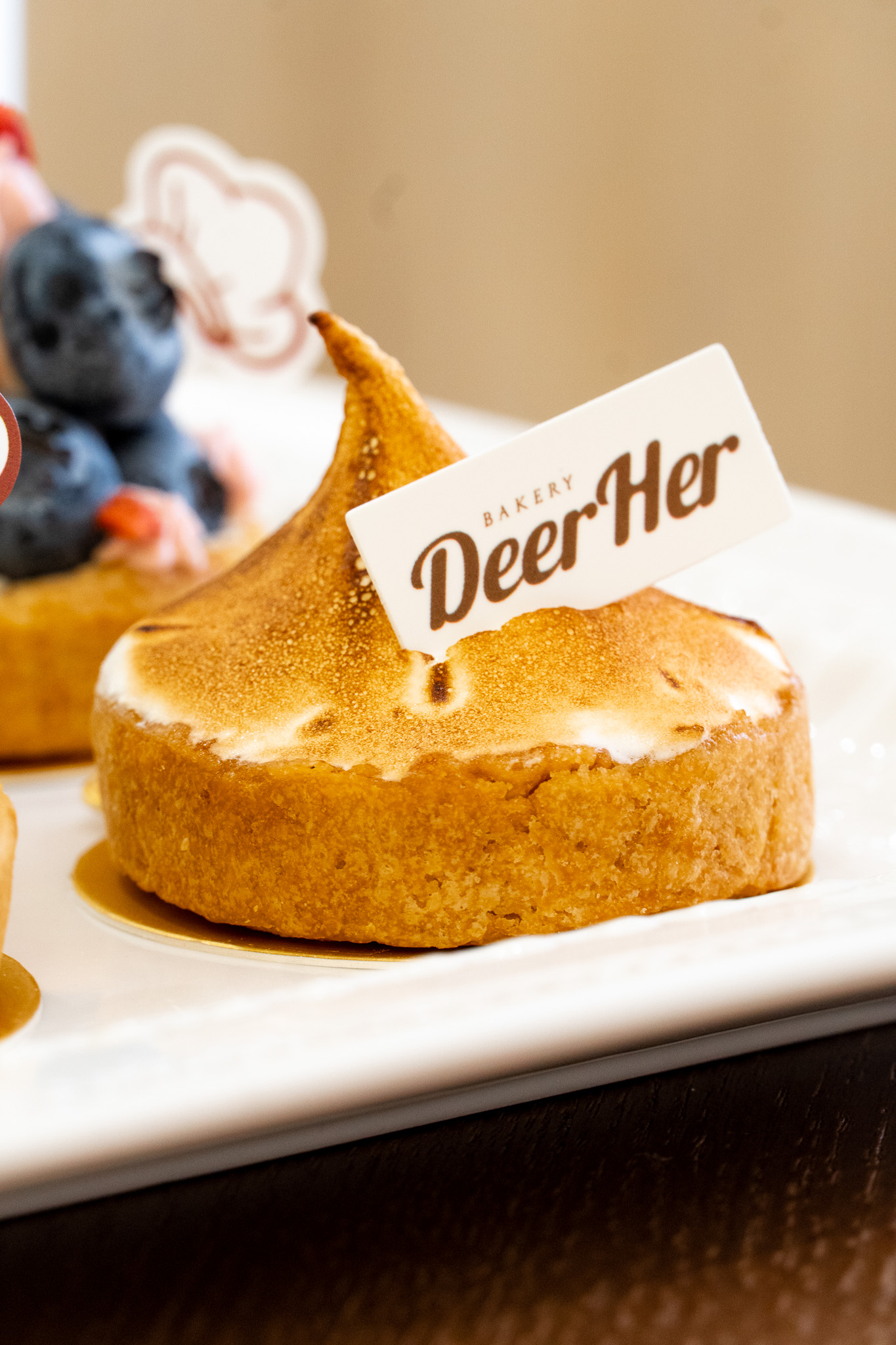 台中｜DeerHer甜點廚坊 東海店｜台中東海不限時下午茶 療癒甜點 客製喜餅一次滿足