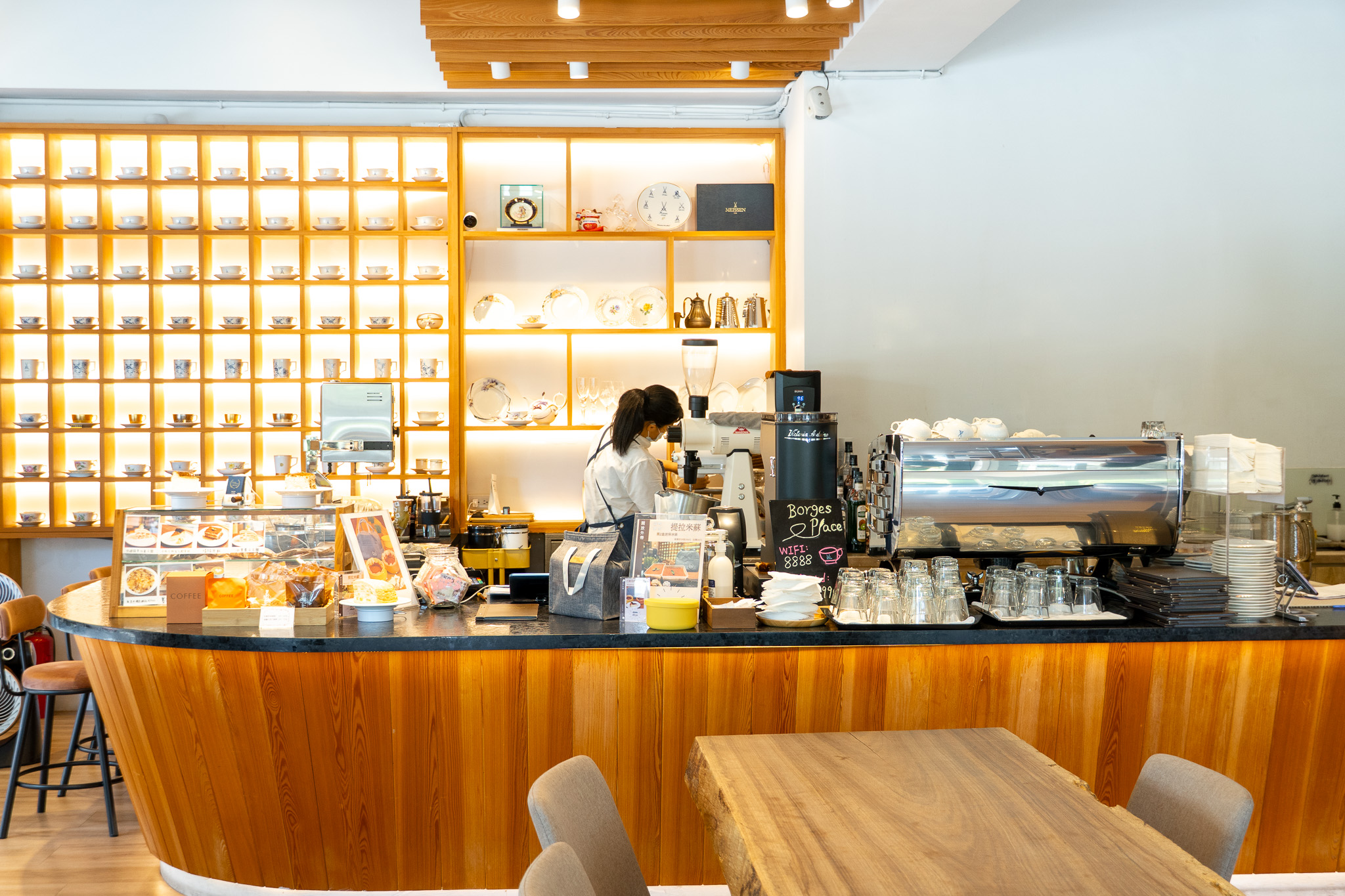 台北｜BorgesPlace 波赫士領地精品咖啡館 明水店｜台北精品咖啡館推薦 陽光 書本 咖啡與城市的慢步調