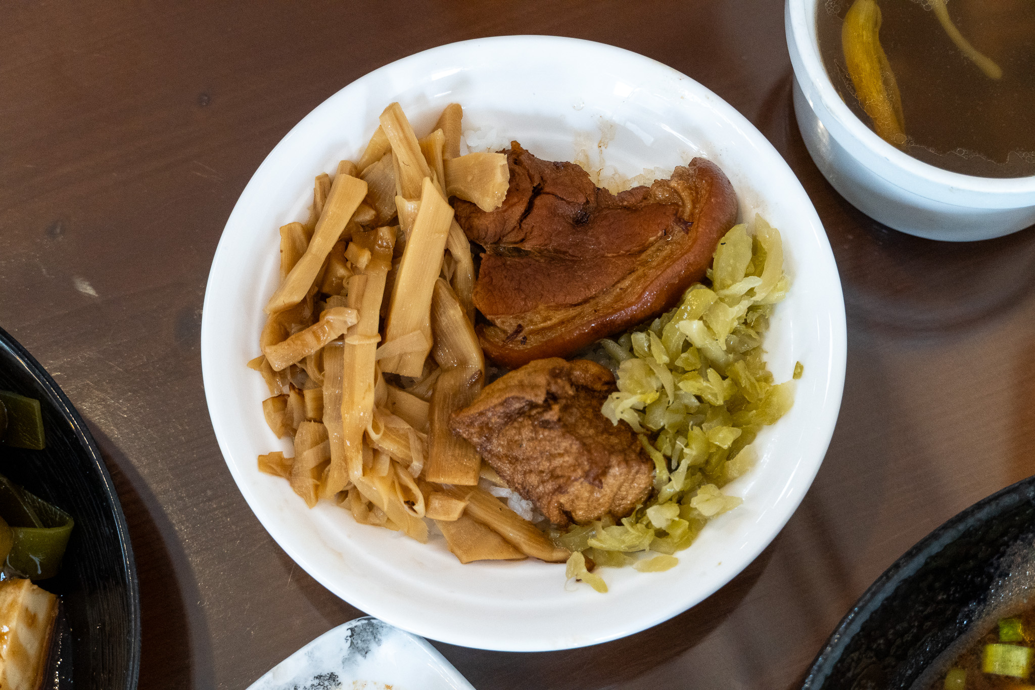 嘉義｜滷憶食堂｜一吃就回不去的百元有找豬腳飯 嘉義在地人帶路的隱藏美食