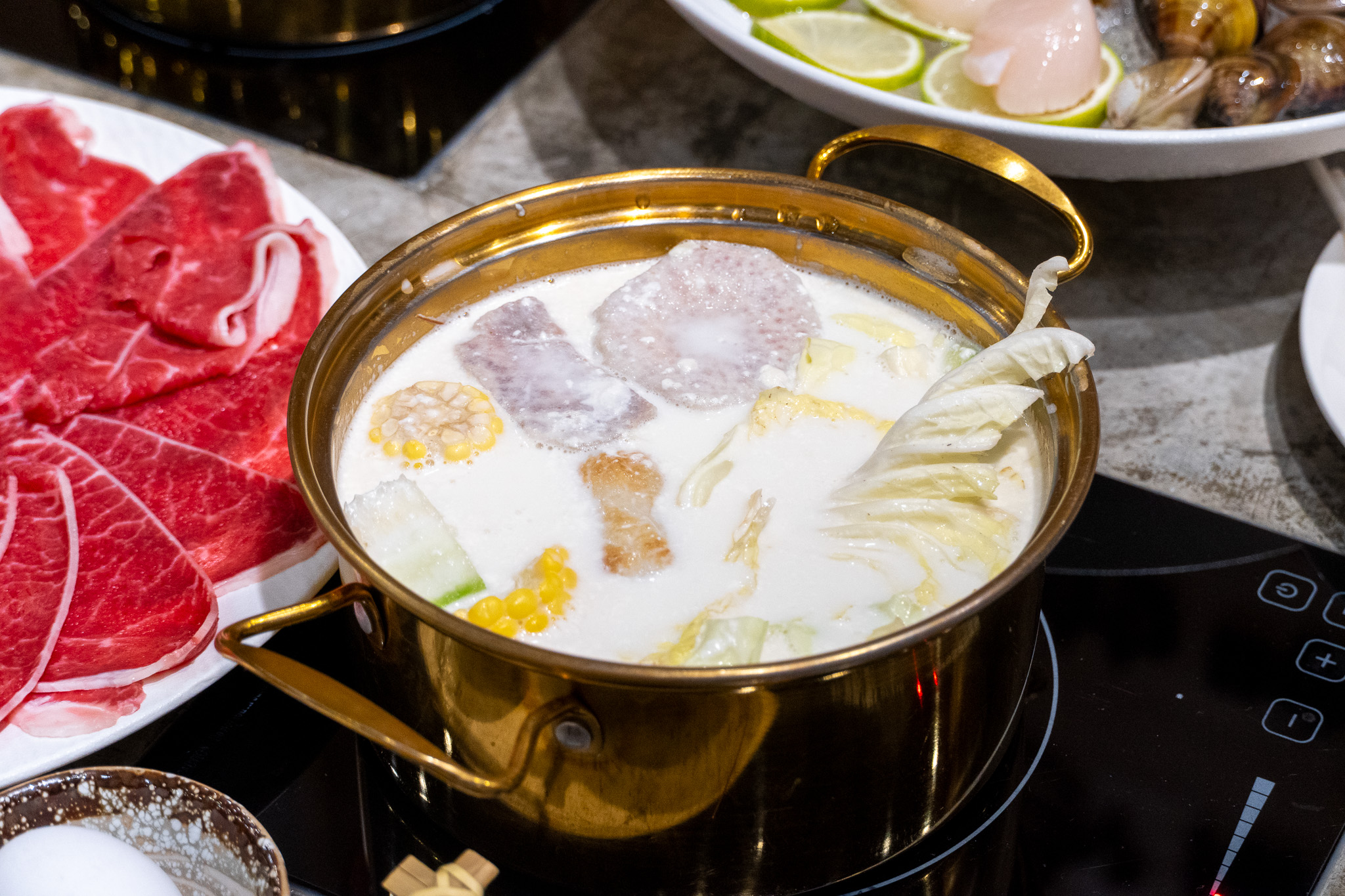 嘉義｜馨月鍋物｜嘉義最美老宅火鍋 宵夜時間 串燒 熱炒通通有