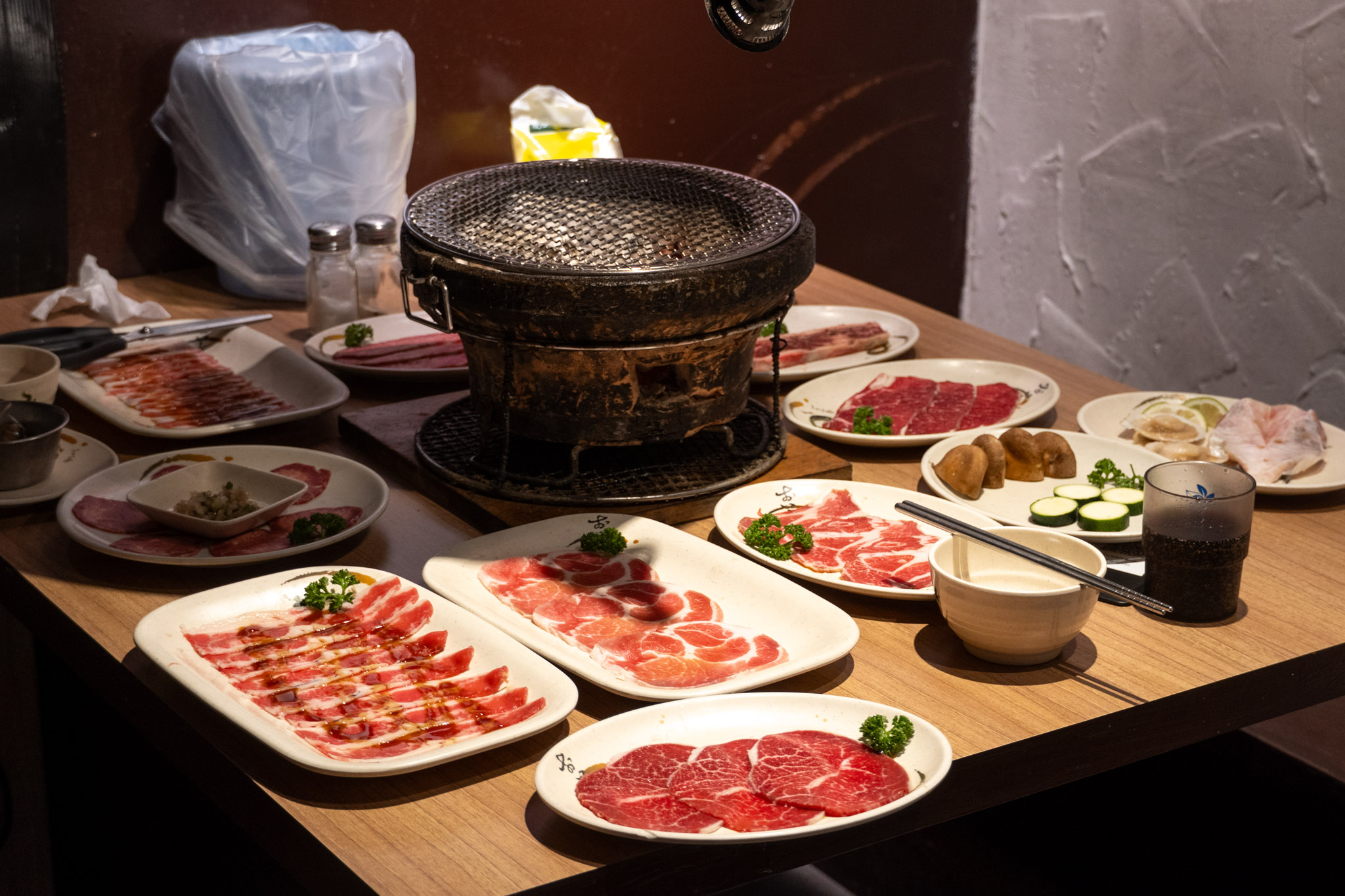 台北｜烤必勝日式燒肉 出一張嘴南京店｜燒肉吃到飽推薦 高CP值炭火燒肉 海鮮甜點一次滿足