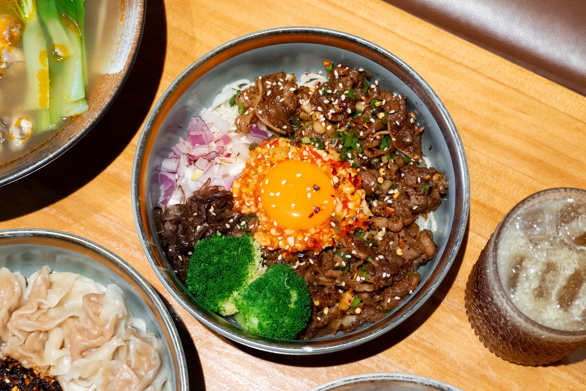 台中|發愣吃 VARMT 勤美店|一碗麵的溫度 藏著他們從旅途帶回的熱情與故事 台中|發愣吃 VARMT 勤美店|一碗麵的溫度 藏著他們從旅途帶回的熱情與故事