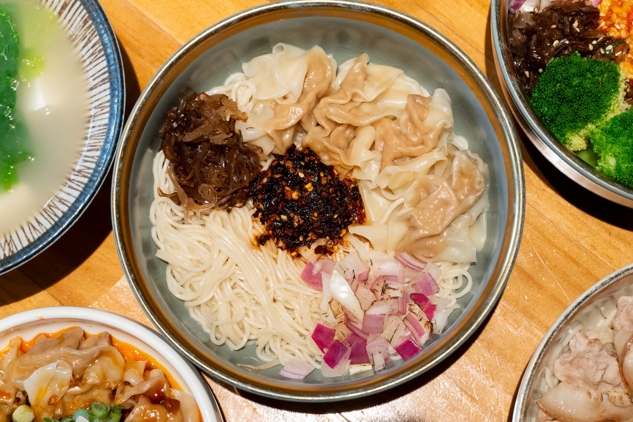 台中|發愣吃 VARMT 勤美店|一碗麵的溫度 藏著他們從旅途帶回的熱情與故事 台中|發愣吃 VARMT 勤美店|一碗麵的溫度 藏著他們從旅途帶回的熱情與故事
