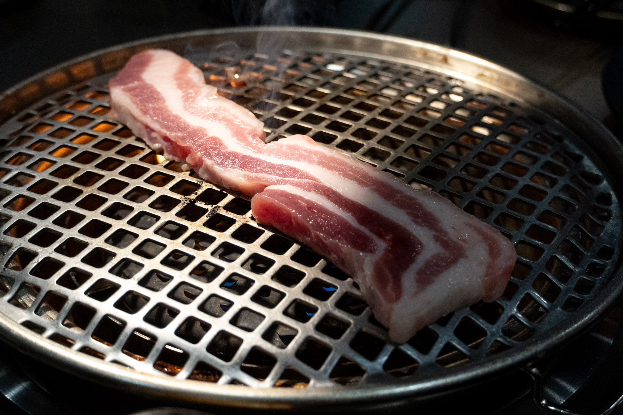 高雄｜伊氣燒肉｜燒肉控注意 三拼拼盤一次嚐到三種肉質 滷牛舌飯香到不行