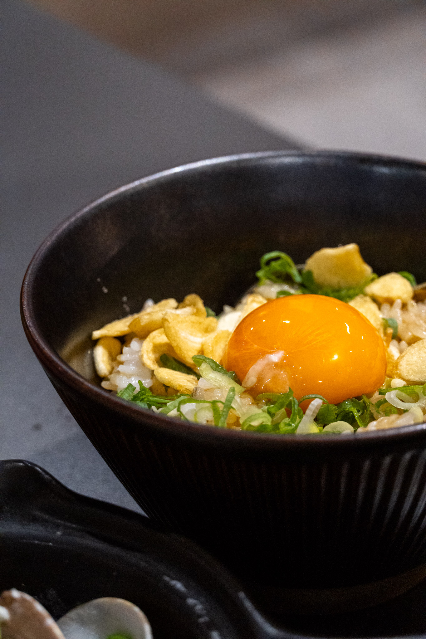 高雄｜伊氣燒肉｜燒肉控注意 三拼拼盤一次嚐到三種肉質 滷牛舌飯香到不行