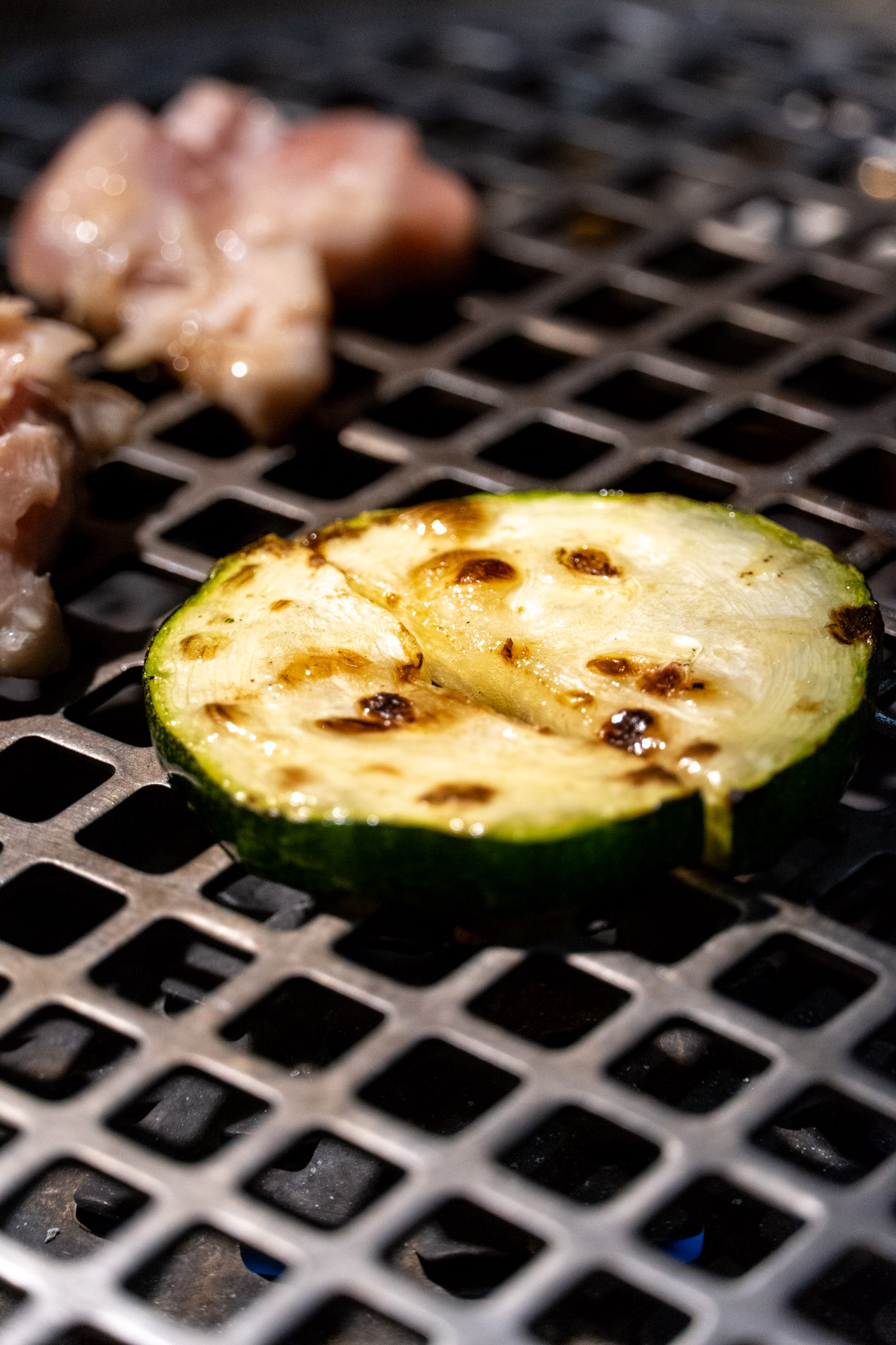 高雄｜伊氣燒肉｜燒肉控注意 三拼拼盤一次嚐到三種肉質 滷牛舌飯香到不行