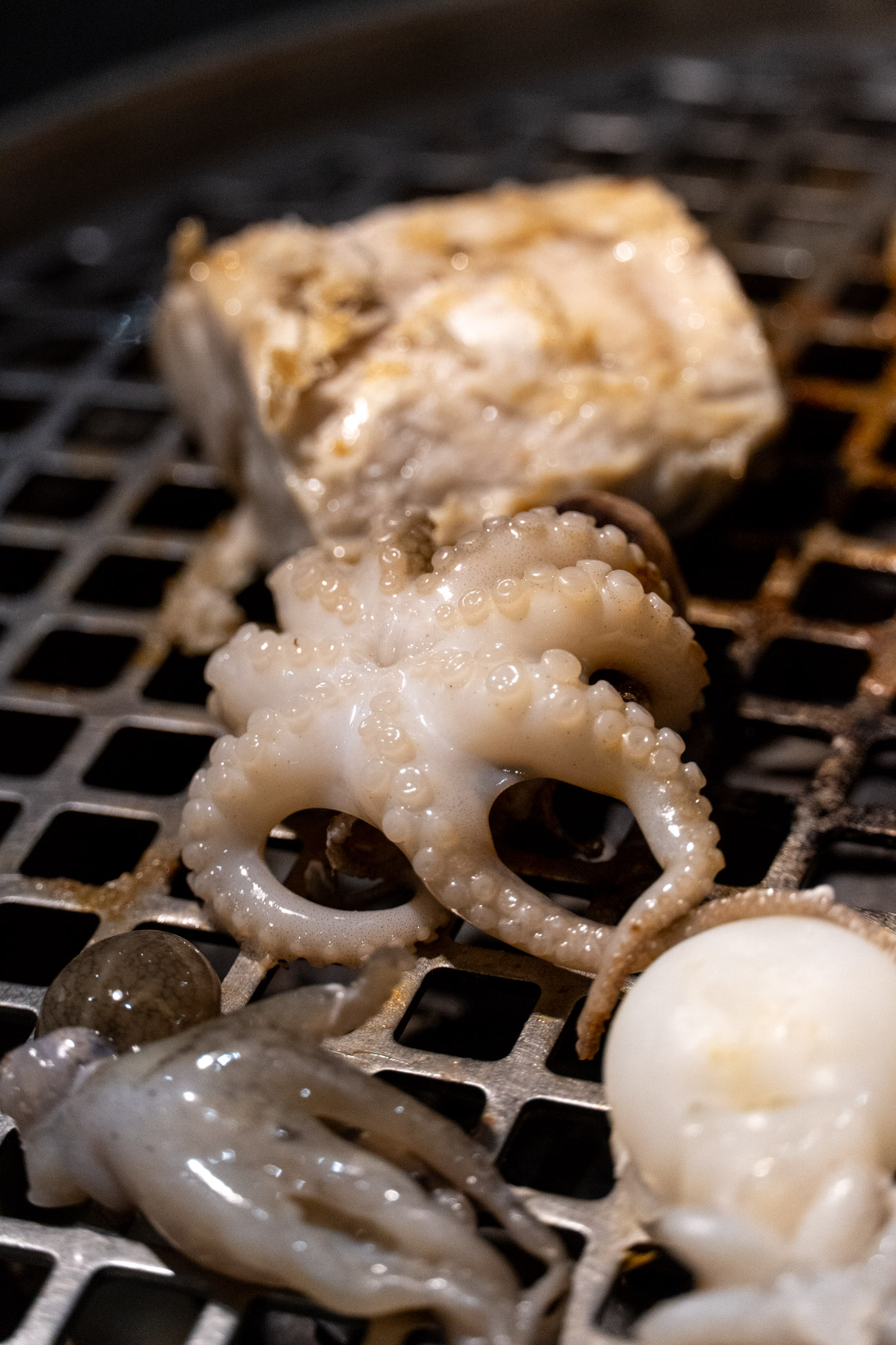 高雄｜伊氣燒肉｜燒肉控注意 三拼拼盤一次嚐到三種肉質 滷牛舌飯香到不行