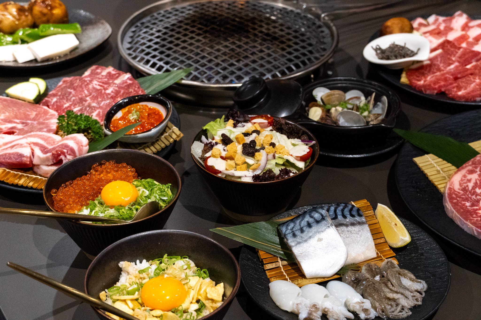 高雄｜伊氣燒肉｜燒肉控注意 三拼拼盤一次嚐到三種肉質 滷牛舌飯香到不行