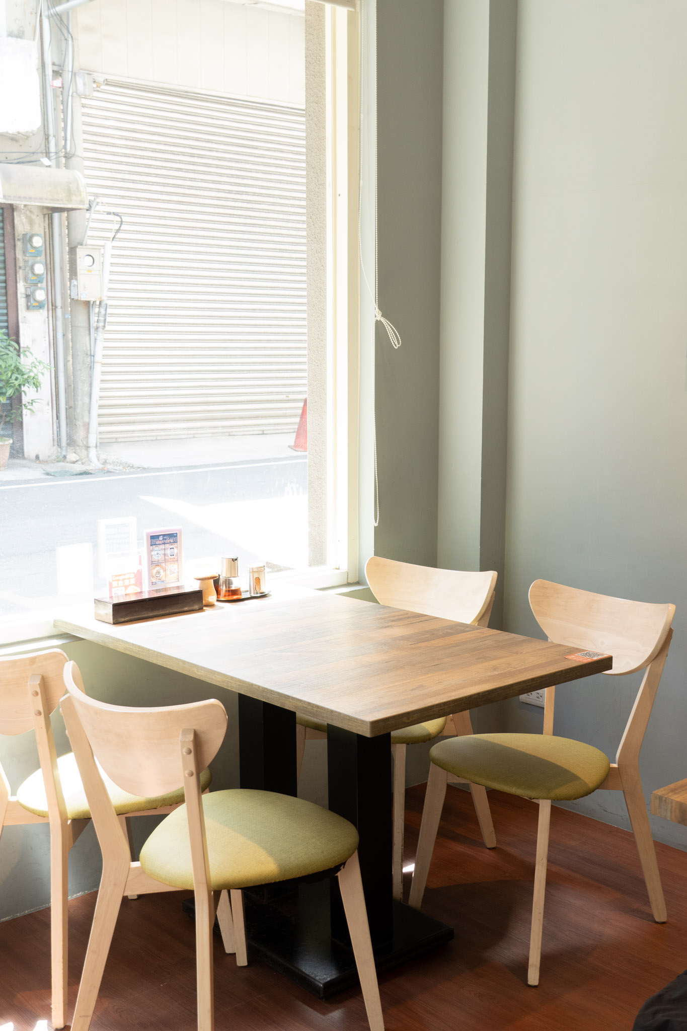 桃園|拉麵夫人 八德店|桃園超濃郁拉麵 一吃就回不去的黑蒜雞白湯 桃園|拉麵夫人 八德店|桃園超濃郁拉麵 一吃就回不去的黑蒜雞白湯