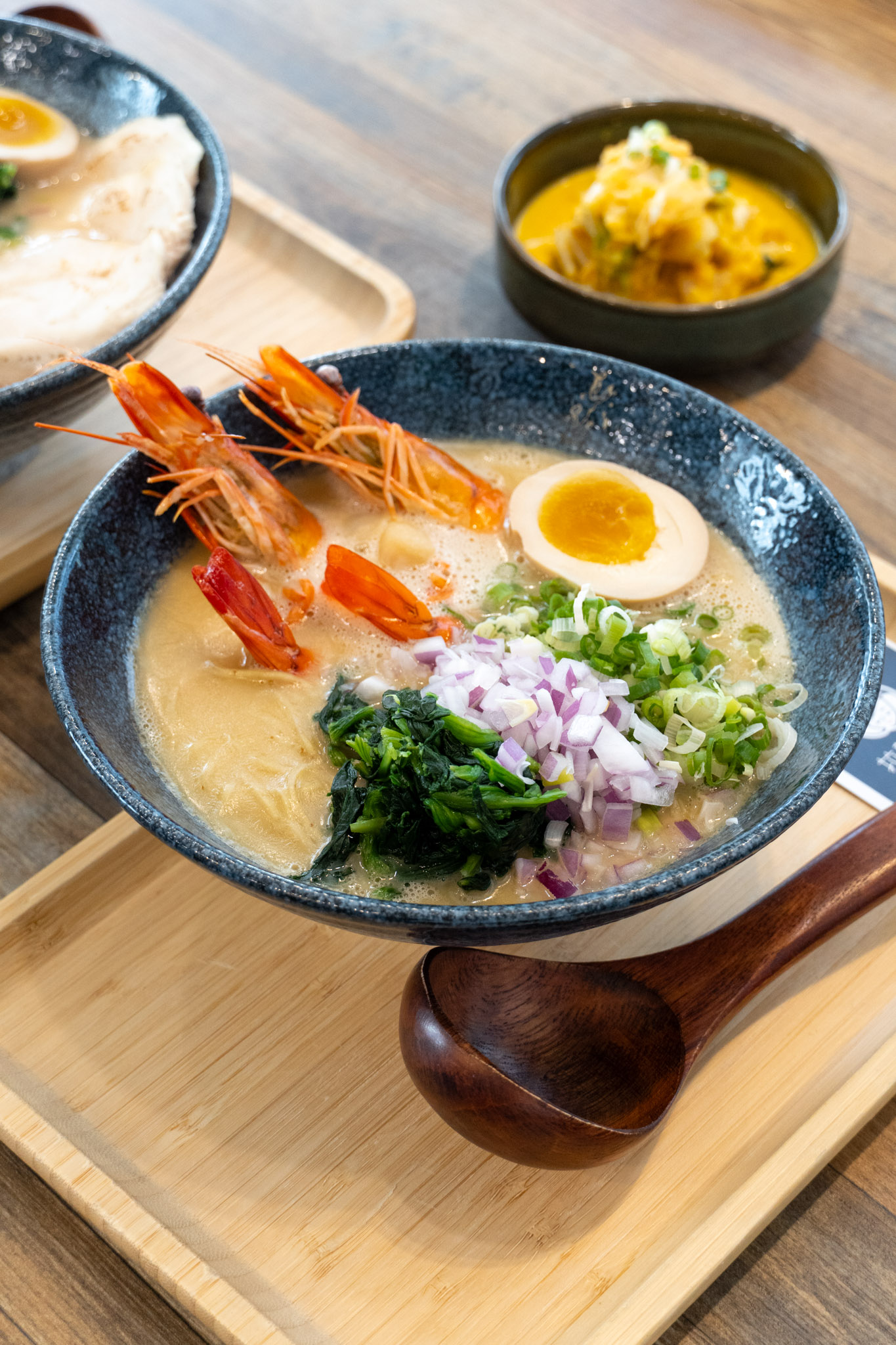 桃園|拉麵夫人 八德店|桃園超濃郁拉麵 一吃就回不去的黑蒜雞白湯 桃園|拉麵夫人 八德店|桃園超濃郁拉麵 一吃就回不去的黑蒜雞白湯