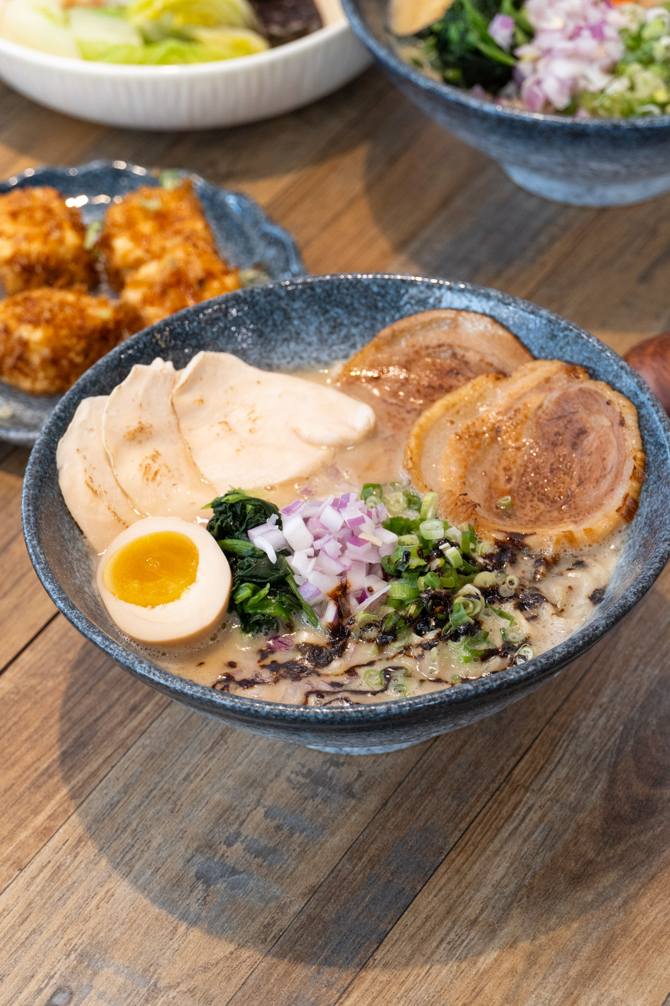 桃園|拉麵夫人 八德店|桃園超濃郁拉麵 一吃就回不去的黑蒜雞白湯 桃園|拉麵夫人 八德店|桃園超濃郁拉麵 一吃就回不去的黑蒜雞白湯