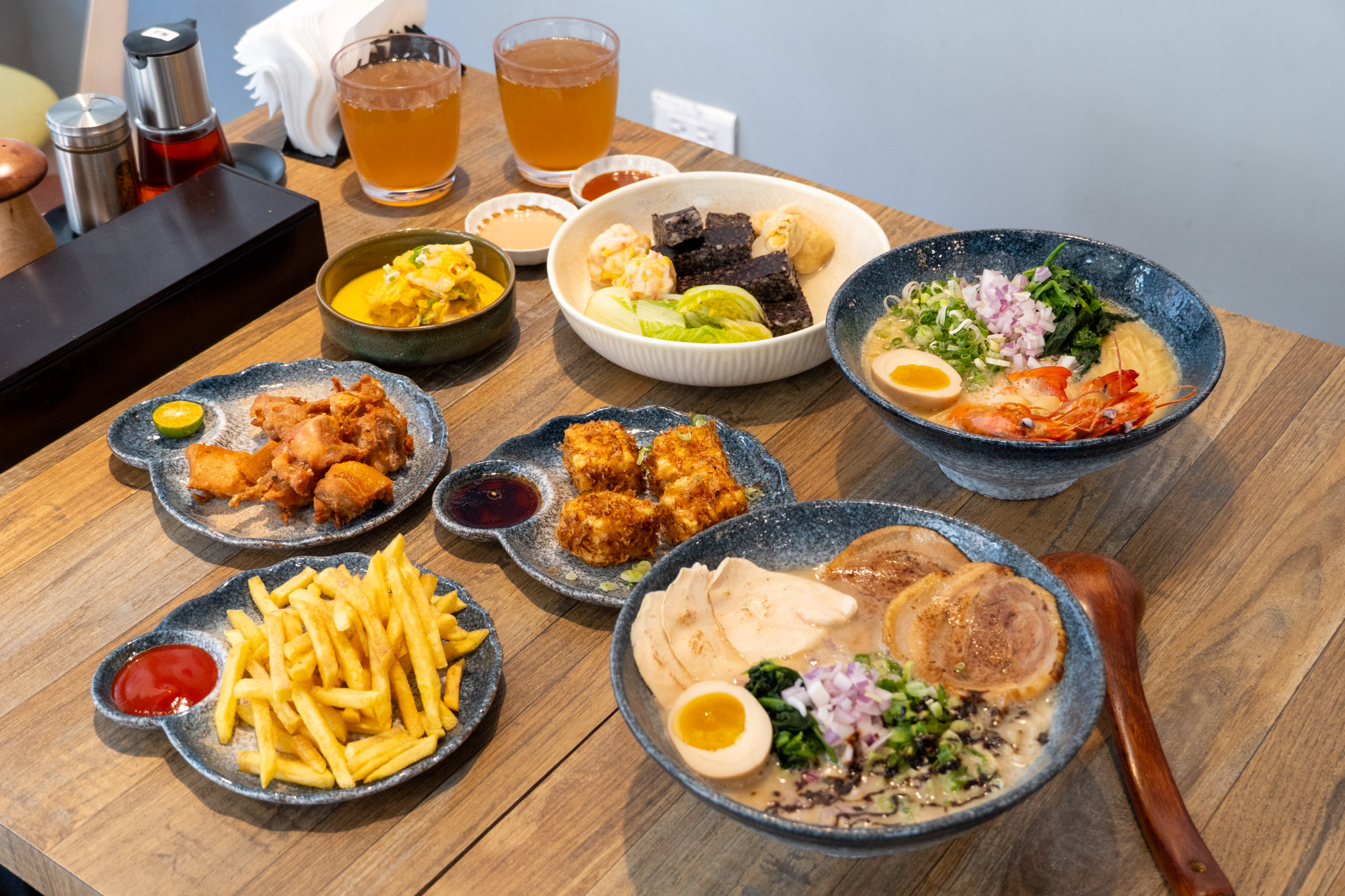 桃園|拉麵夫人 八德店|桃園超濃郁拉麵 一吃就回不去的黑蒜雞白湯 桃園|拉麵夫人 八德店|桃園超濃郁拉麵 一吃就回不去的黑蒜雞白湯