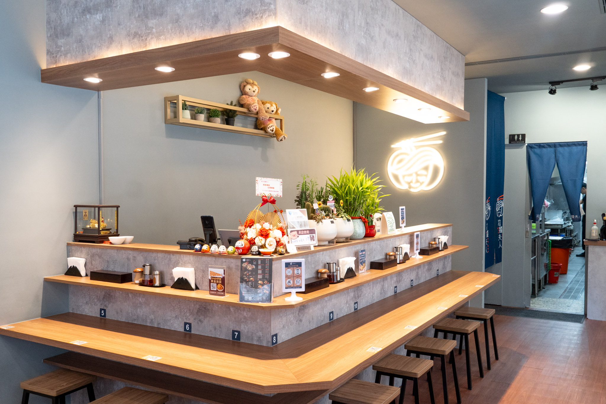 桃園|拉麵夫人 八德店|桃園超濃郁拉麵 一吃就回不去的黑蒜雞白湯 桃園|拉麵夫人 八德店|桃園超濃郁拉麵 一吃就回不去的黑蒜雞白湯