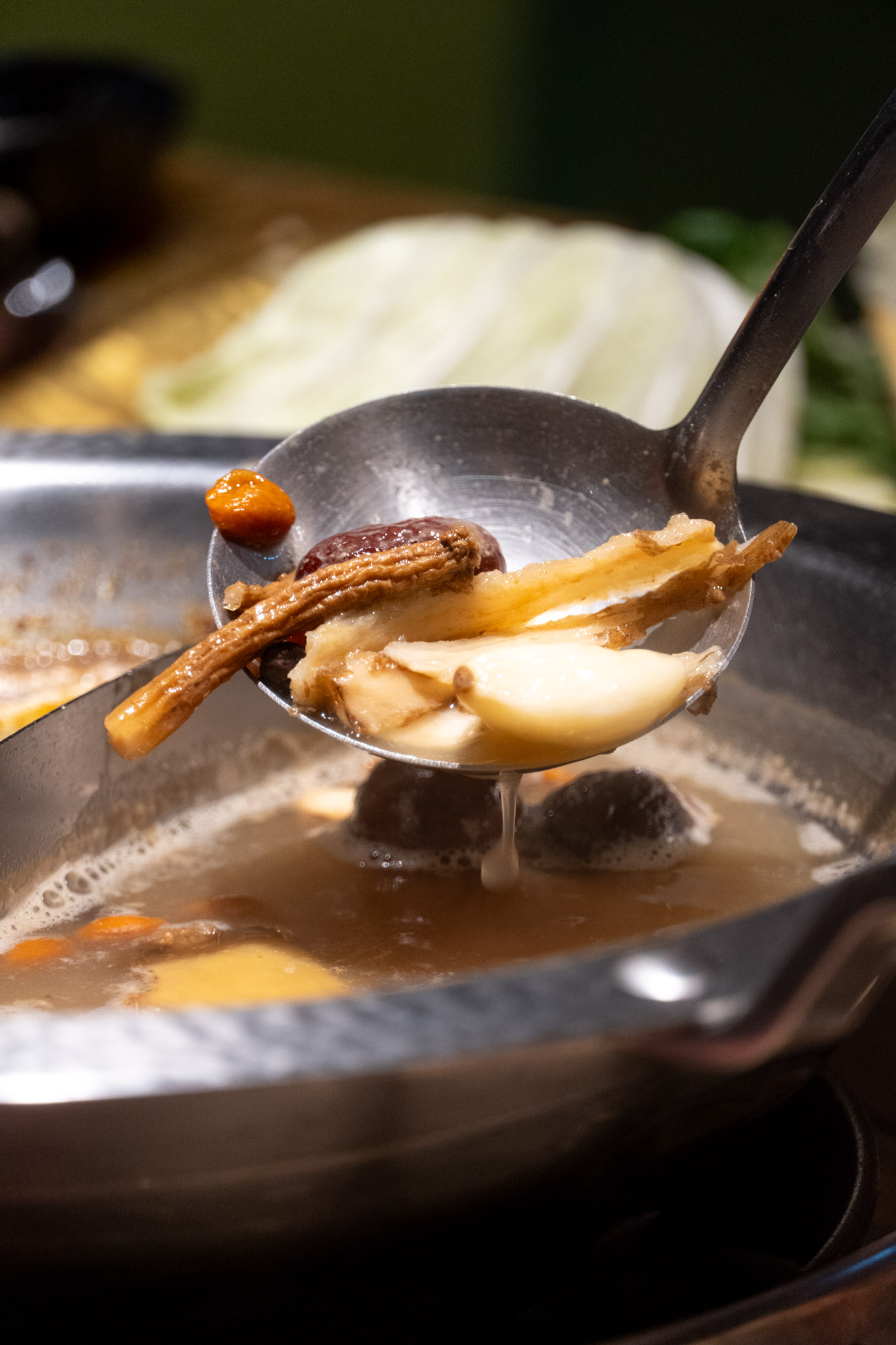 新北｜蒙古勾勾 三峽店｜健康火鍋這樣吃 低GI蒙古麻辣湯底 香辣不油膩的新選擇