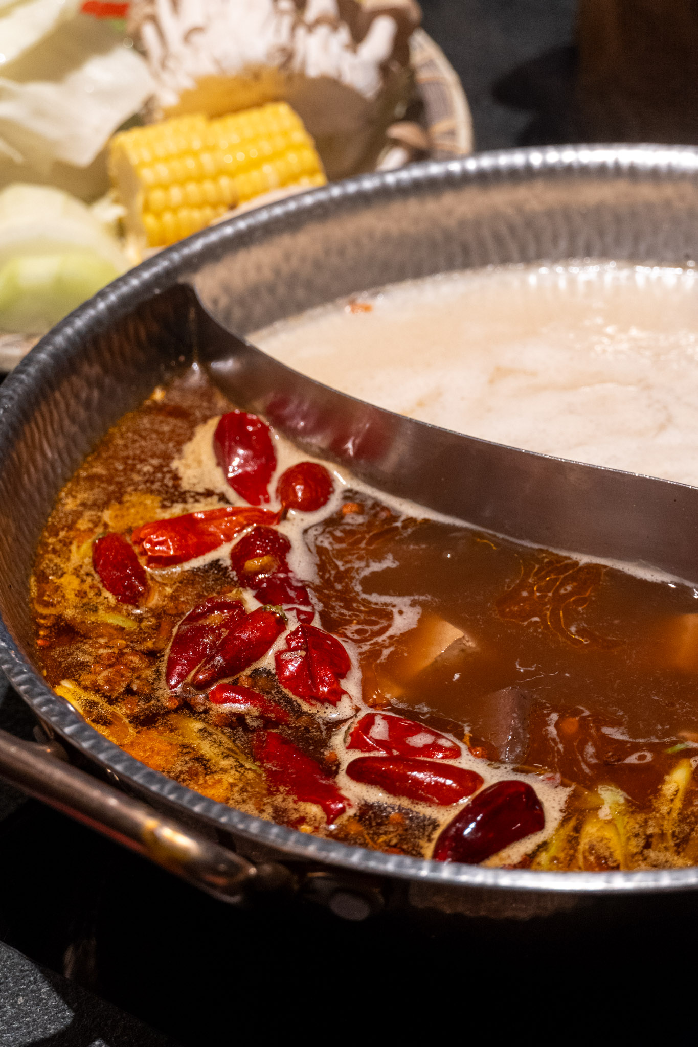 台北|撈王鍋物料理 信義ATT店|從胡椒豬肚雞的香氣開始 一煲四味的粵式火鍋 溫暖了全家的心 台北|撈王鍋物料理 信義ATT店|從胡椒豬肚雞的香氣開始 一煲四味的粵式火鍋 溫暖了全家的心