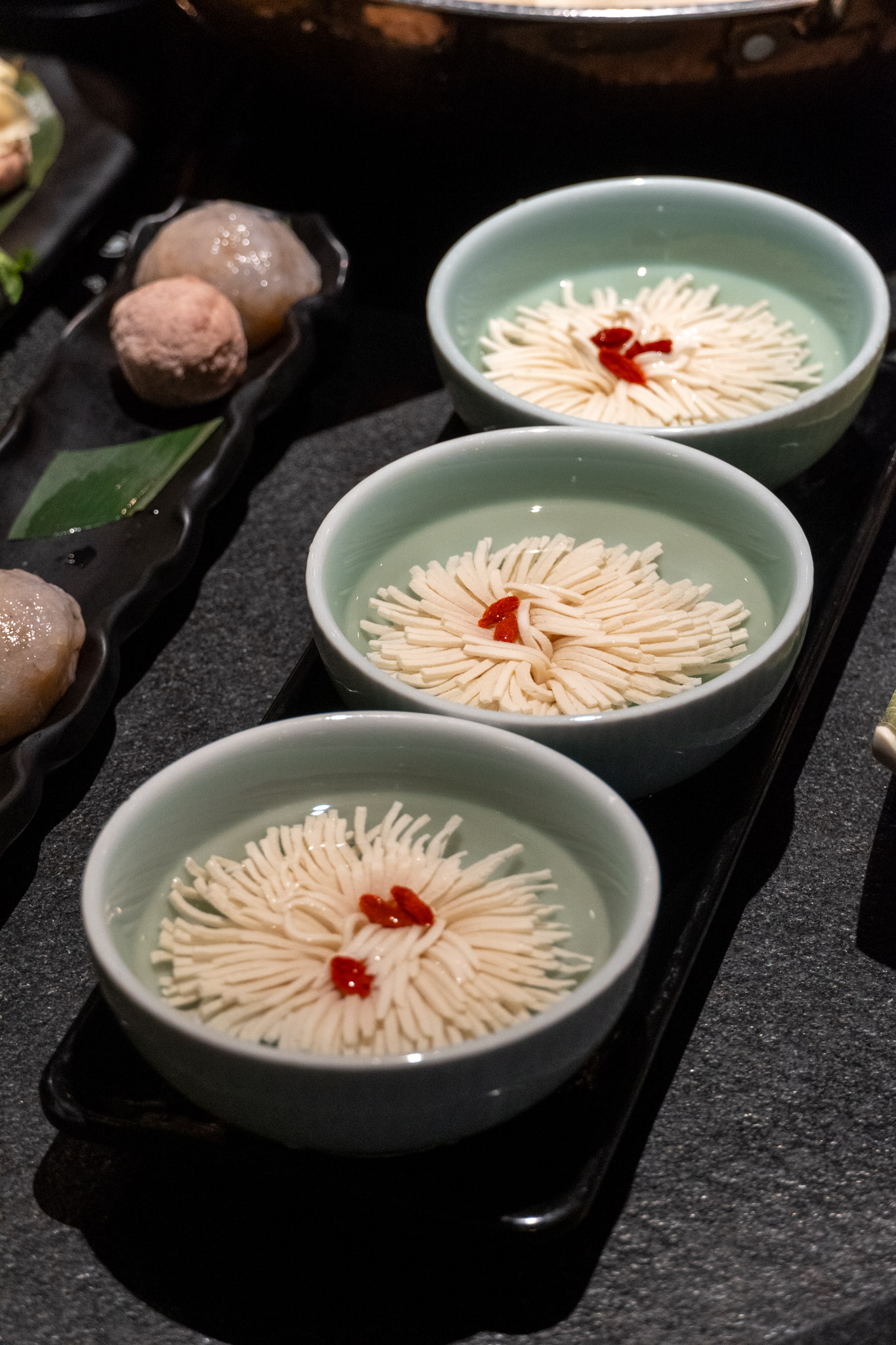 台北|撈王鍋物料理 信義ATT店|從胡椒豬肚雞的香氣開始 一煲四味的粵式火鍋 溫暖了全家的心 台北|撈王鍋物料理 信義ATT店|從胡椒豬肚雞的香氣開始 一煲四味的粵式火鍋 溫暖了全家的心