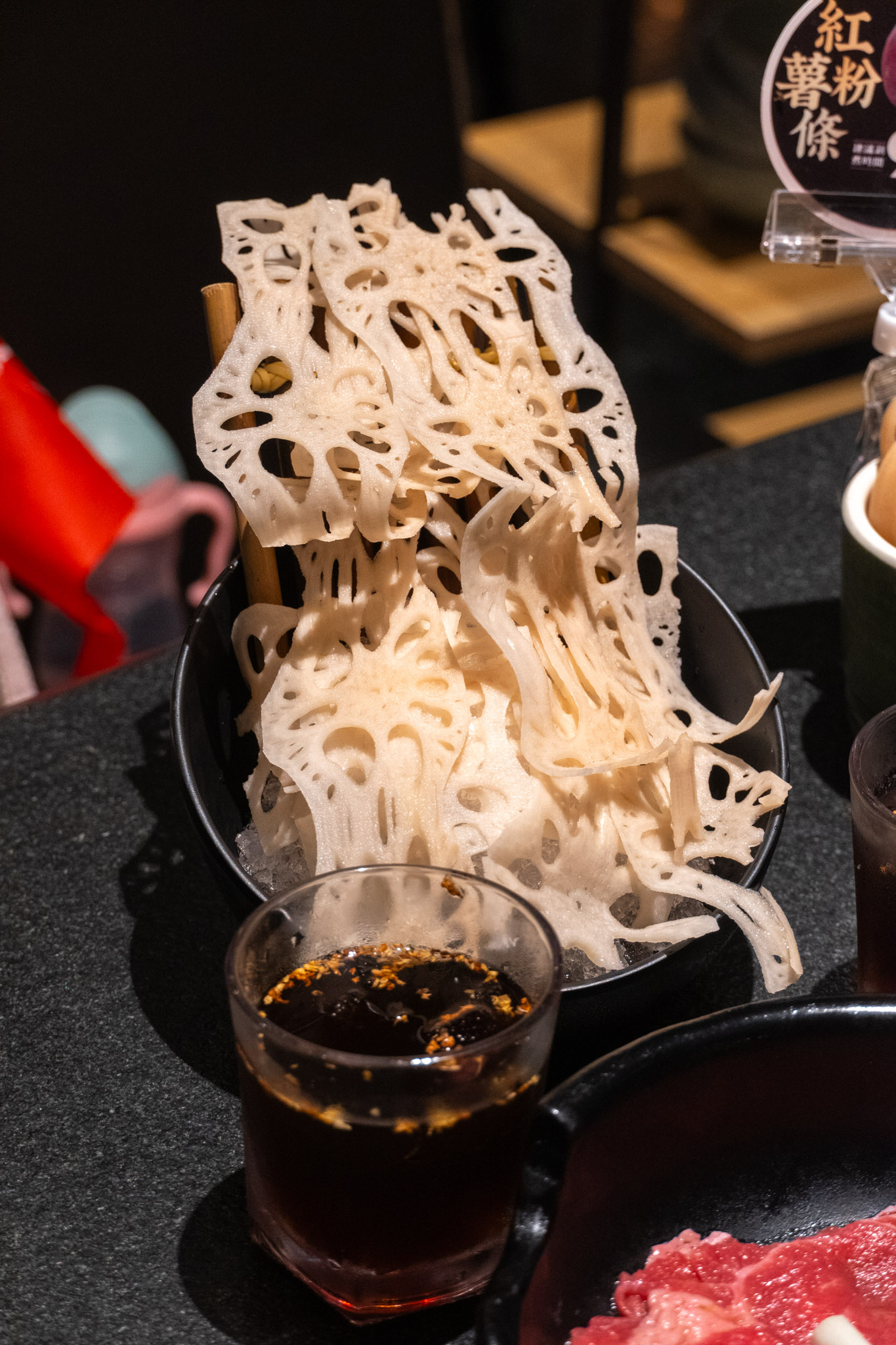 台北|撈王鍋物料理 信義ATT店|從胡椒豬肚雞的香氣開始 一煲四味的粵式火鍋 溫暖了全家的心 台北|撈王鍋物料理 信義ATT店|從胡椒豬肚雞的香氣開始 一煲四味的粵式火鍋 溫暖了全家的心