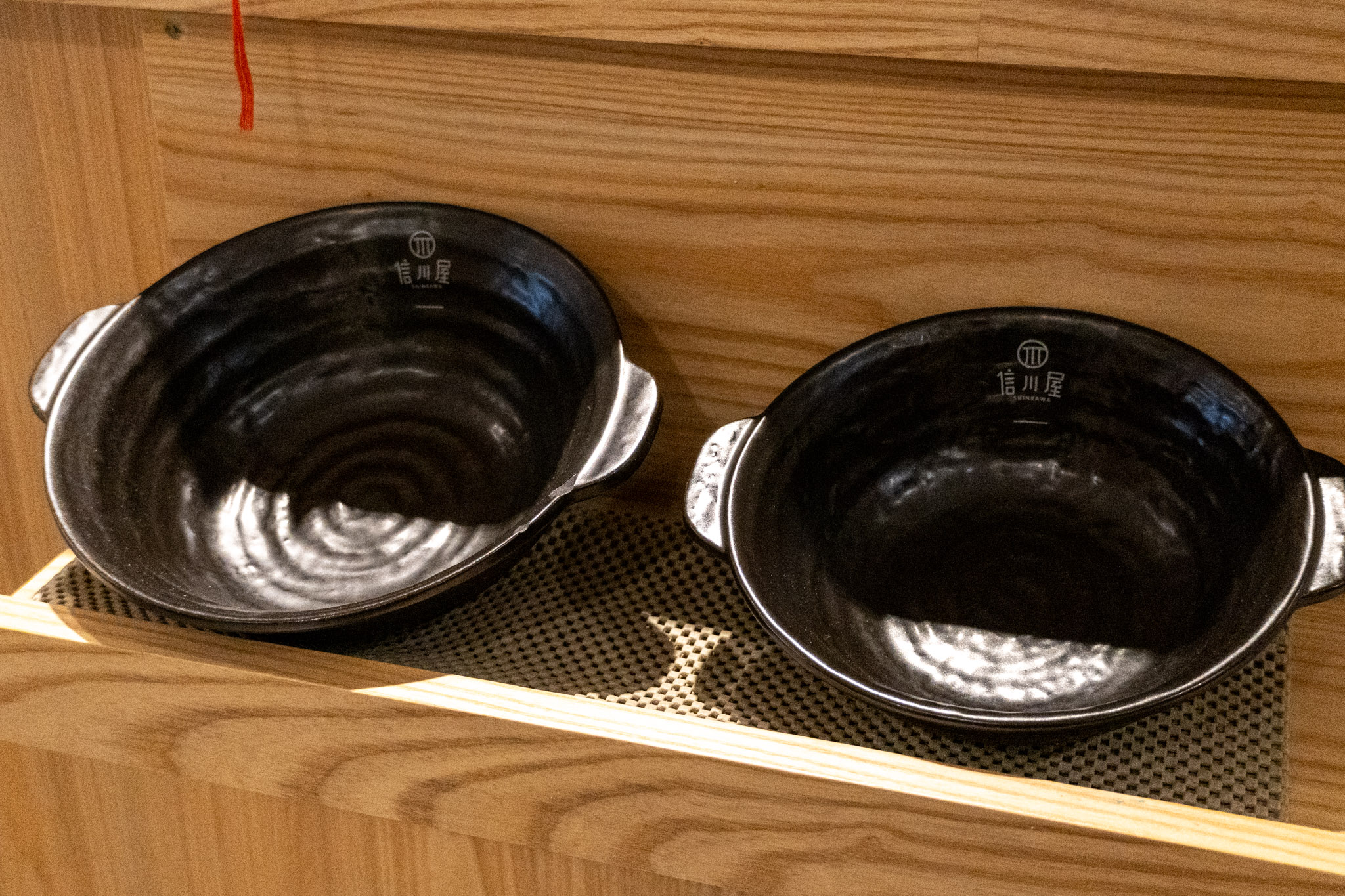 台中｜信川屋博多豚骨拉麵店｜勤美隱藏巷弄激推拉麵店 一吃就回不去的彩虹拉麵