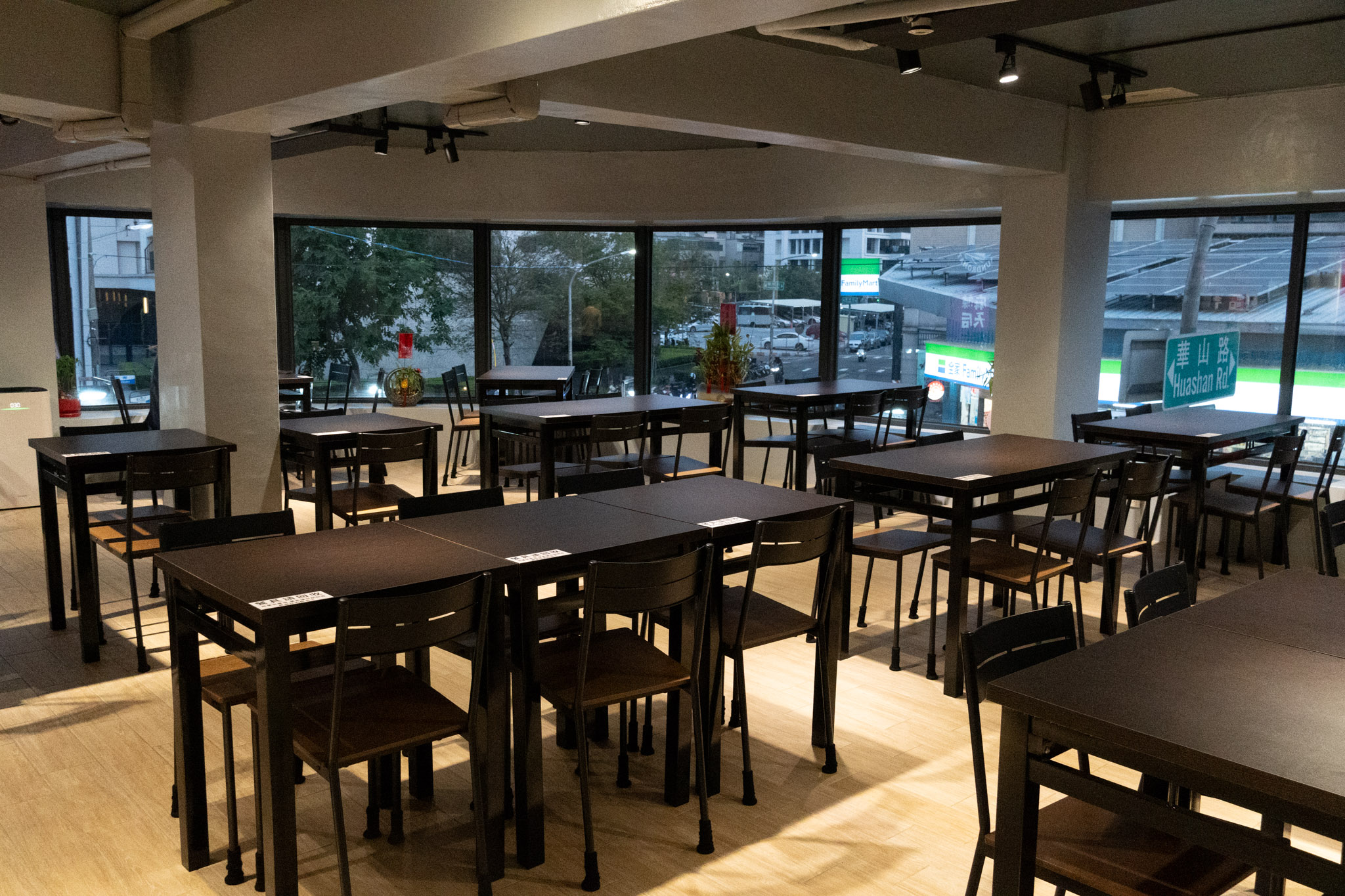 高雄|麻辣天后炒香鍋 小港華山店|一鍋現炒的麻辣香氣 高雄也能吃到超人氣麻辣乾鍋 高雄|麻辣天后炒香鍋 小港華山店|一鍋現炒的麻辣香氣 高雄也能吃到超人氣麻辣乾鍋