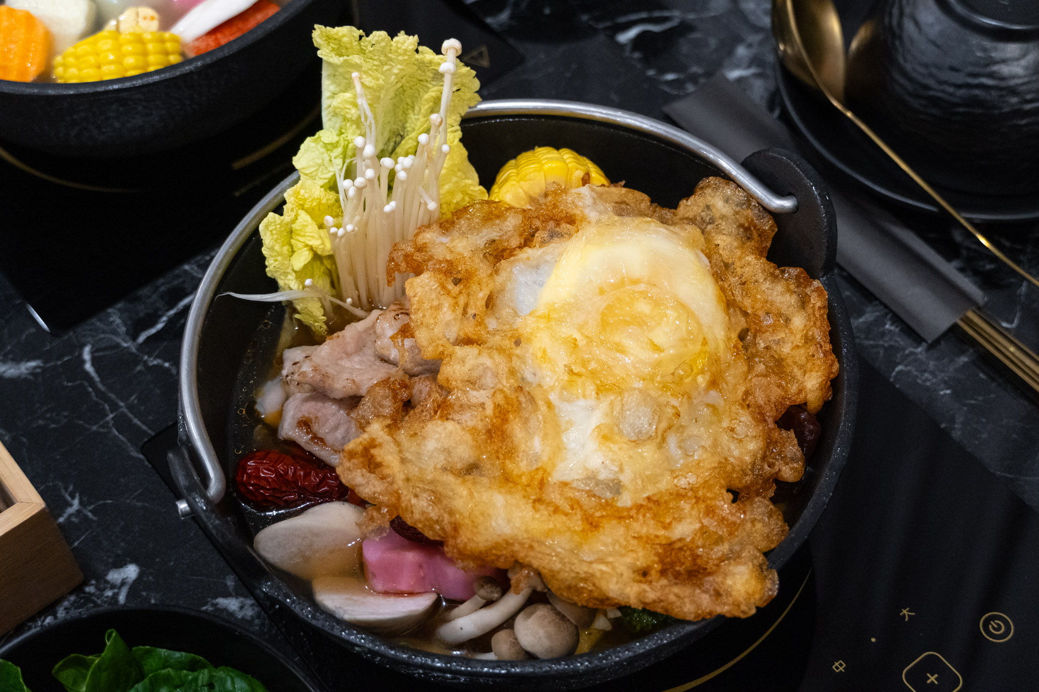 雲林|鵝与鍋 虎尾總店|台灣首創鵝肉鍋物專門店 每日限量鵝白湯熬煮 8 小時 打造全新鵝肉火鍋體驗 雲林|鵝与鍋 虎尾總店|台灣首創鵝肉鍋物專門店 每日限量鵝白湯熬煮 8 小時 打造全新鵝肉火鍋體驗