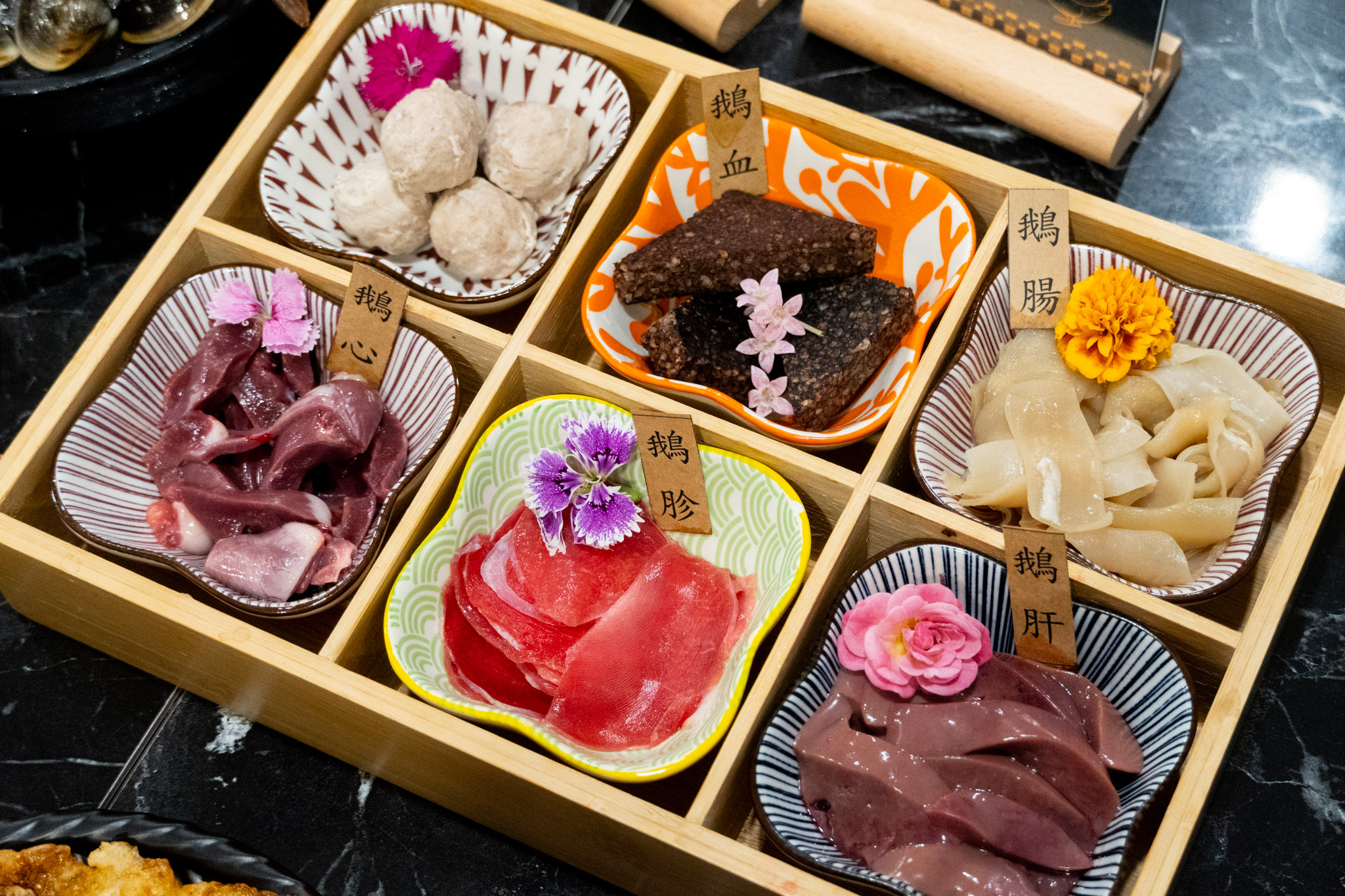 雲林|鵝与鍋 虎尾總店|台灣首創鵝肉鍋物專門店 每日限量鵝白湯熬煮 8 小時 打造全新鵝肉火鍋體驗 雲林|鵝与鍋 虎尾總店|台灣首創鵝肉鍋物專門店 每日限量鵝白湯熬煮 8 小時 打造全新鵝肉火鍋體驗