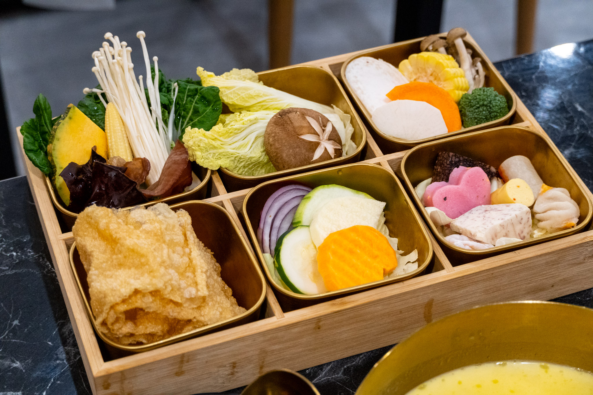 雲林|鵝与鍋 虎尾總店|台灣首創鵝肉鍋物專門店 每日限量鵝白湯熬煮 8 小時 打造全新鵝肉火鍋體驗 雲林|鵝与鍋 虎尾總店|台灣首創鵝肉鍋物專門店 每日限量鵝白湯熬煮 8 小時 打造全新鵝肉火鍋體驗