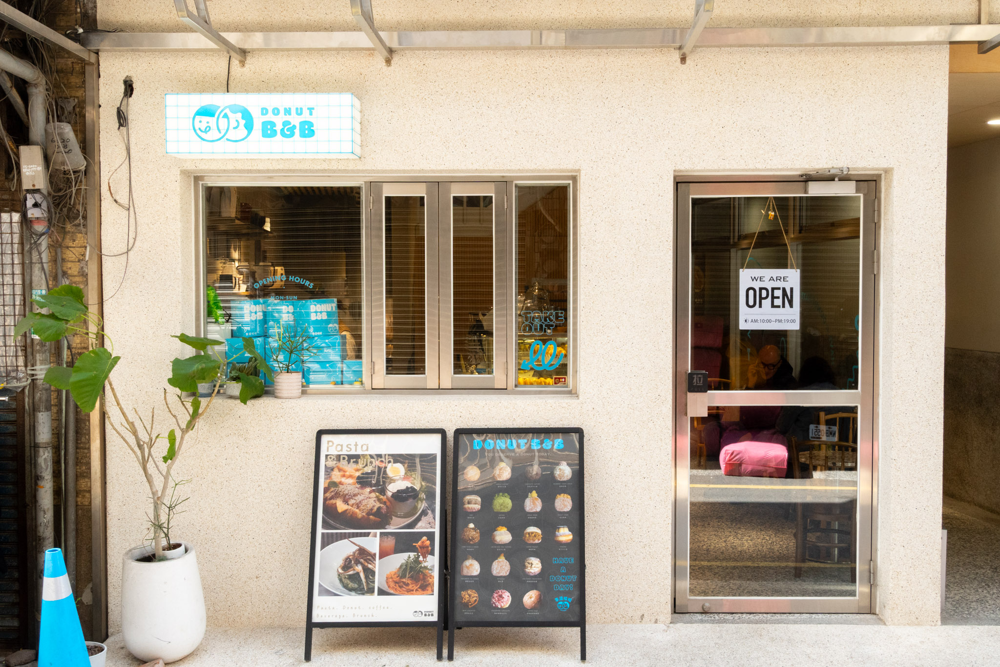 新竹｜拿滋咬咬 Donut B&B 新竹店｜老宅裡的暖甜時光 用一顆甜甜圈 收藏午後的溫度