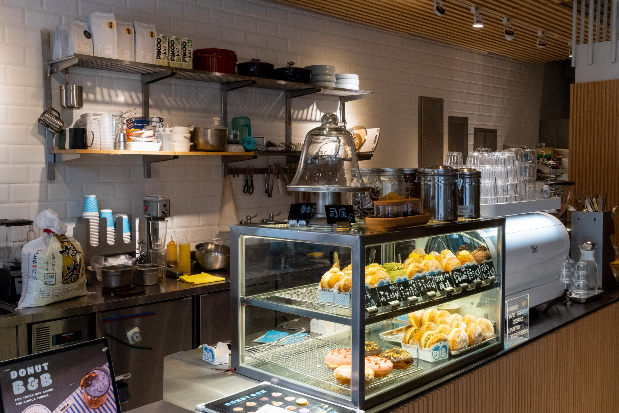 新竹｜拿滋咬咬 Donut B&B 新竹店｜老宅裡的暖甜時光 用一顆甜甜圈 收藏午後的溫度