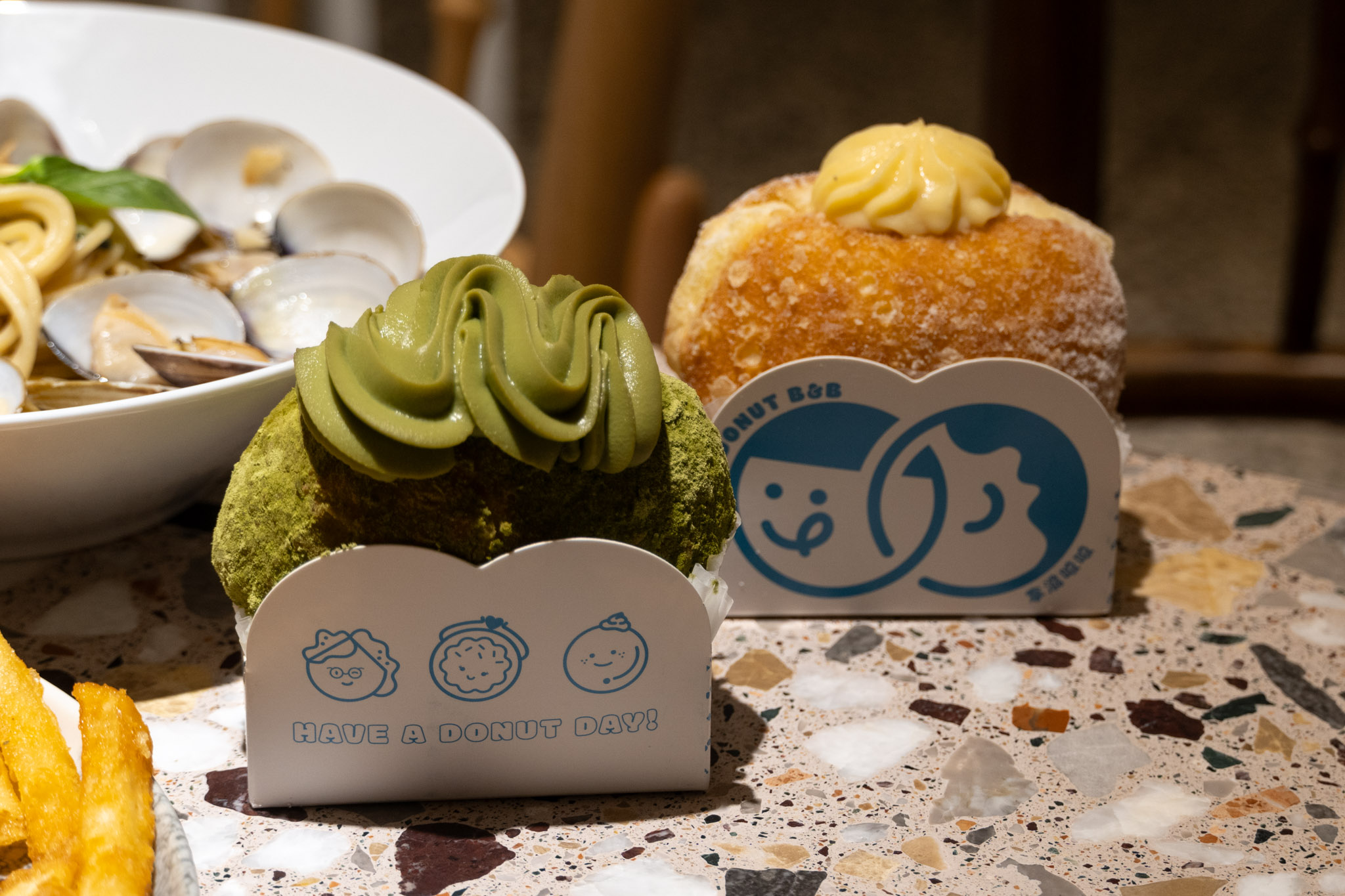 新竹｜拿滋咬咬 Donut B&B 新竹店｜老宅裡的暖甜時光 用一顆甜甜圈 收藏午後的溫度