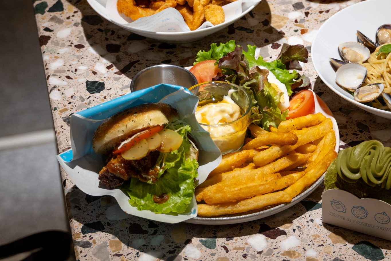 新竹｜拿滋咬咬 Donut B&B 新竹店｜老宅裡的暖甜時光 用一顆甜甜圈 收藏午後的溫度