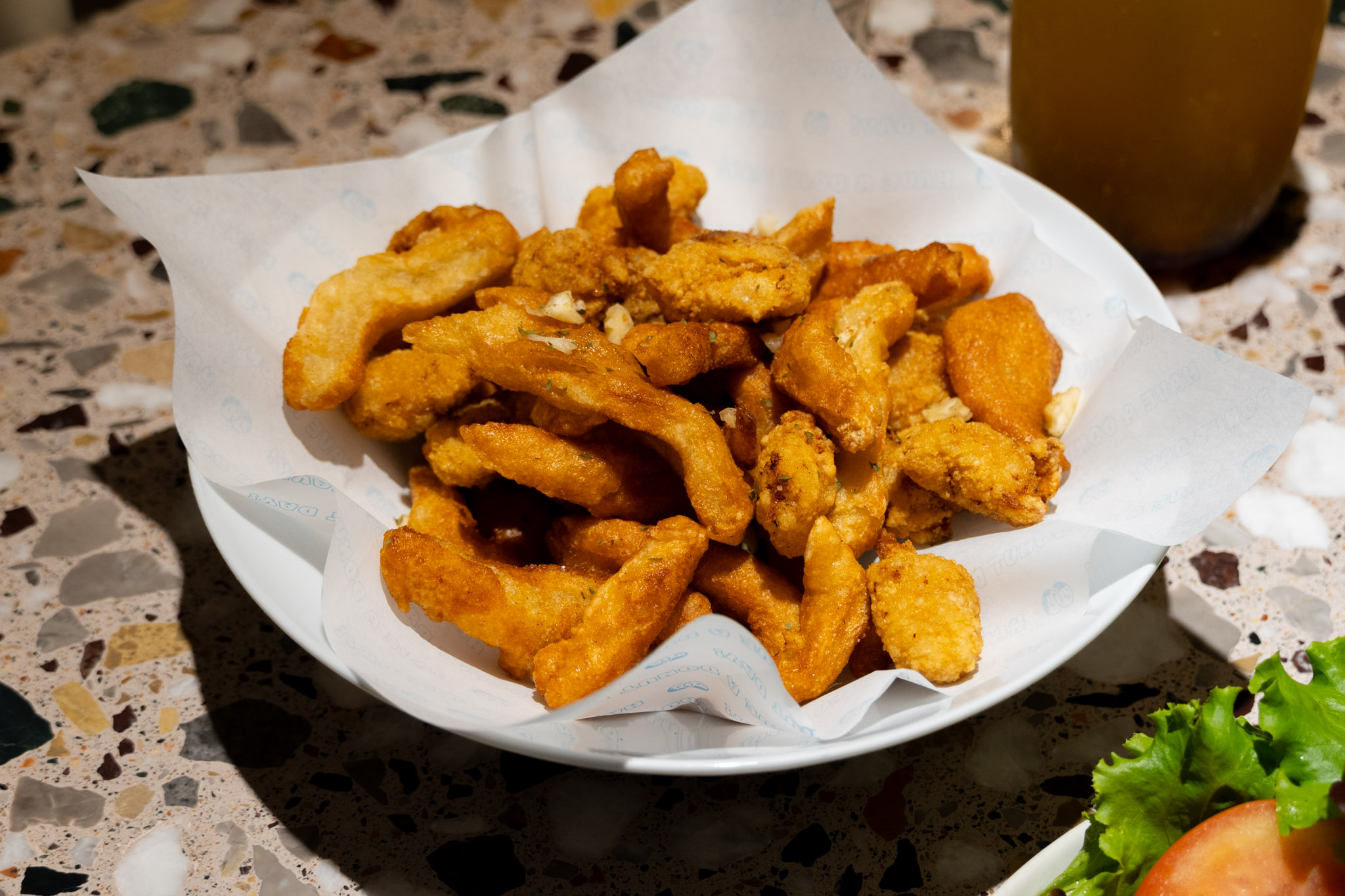 新竹｜拿滋咬咬 Donut B&B 新竹店｜老宅裡的暖甜時光 用一顆甜甜圈 收藏午後的溫度