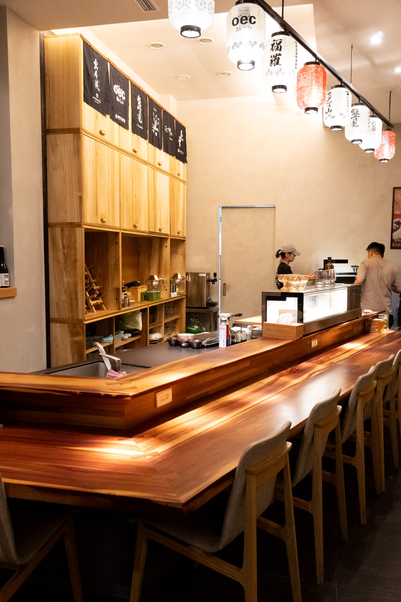 台中｜誠大燒酒館｜台中新開幕居酒屋 日式串燒ｘ台式牛肉麵ｘ包廂Ｋ歌 下班放鬆小酌聚會首選優質店家