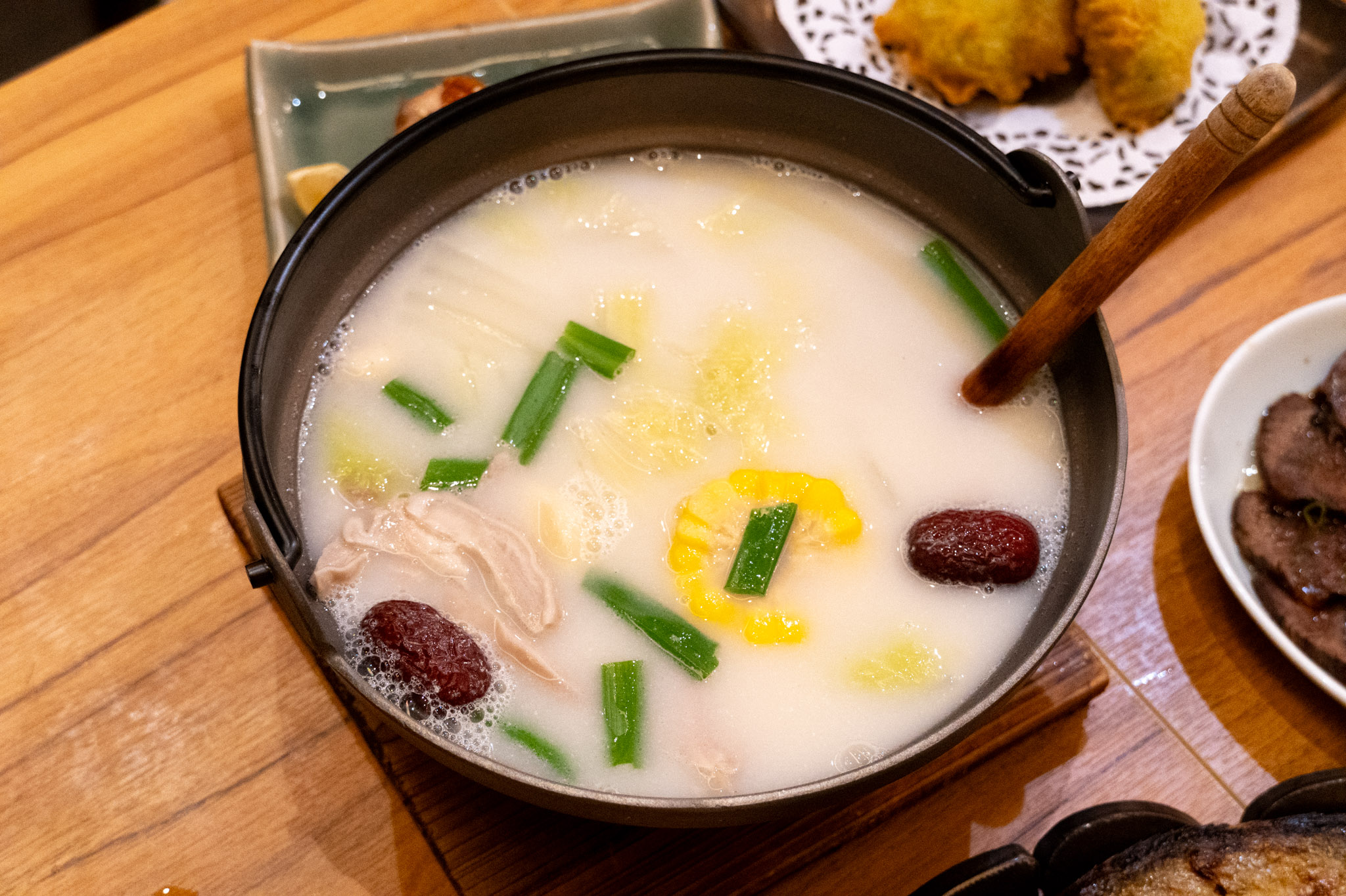 台中｜誠大燒酒館｜台中新開幕居酒屋 日式串燒ｘ台式牛肉麵ｘ包廂Ｋ歌 下班放鬆小酌聚會首選優質店家