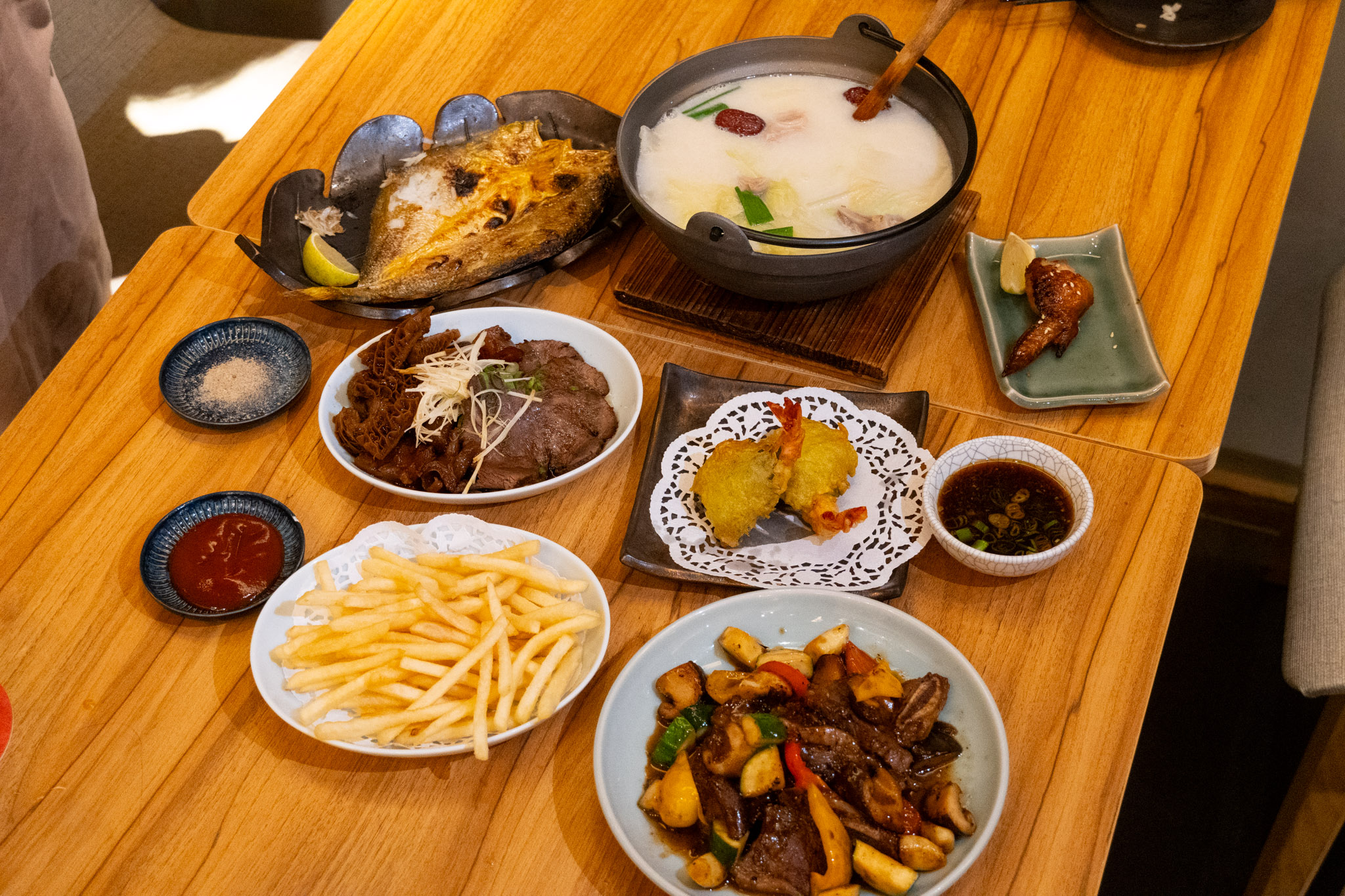 台中｜誠大燒酒館｜台中新開幕居酒屋 日式串燒ｘ台式牛肉麵ｘ包廂Ｋ歌 下班放鬆小酌聚會首選優質店家