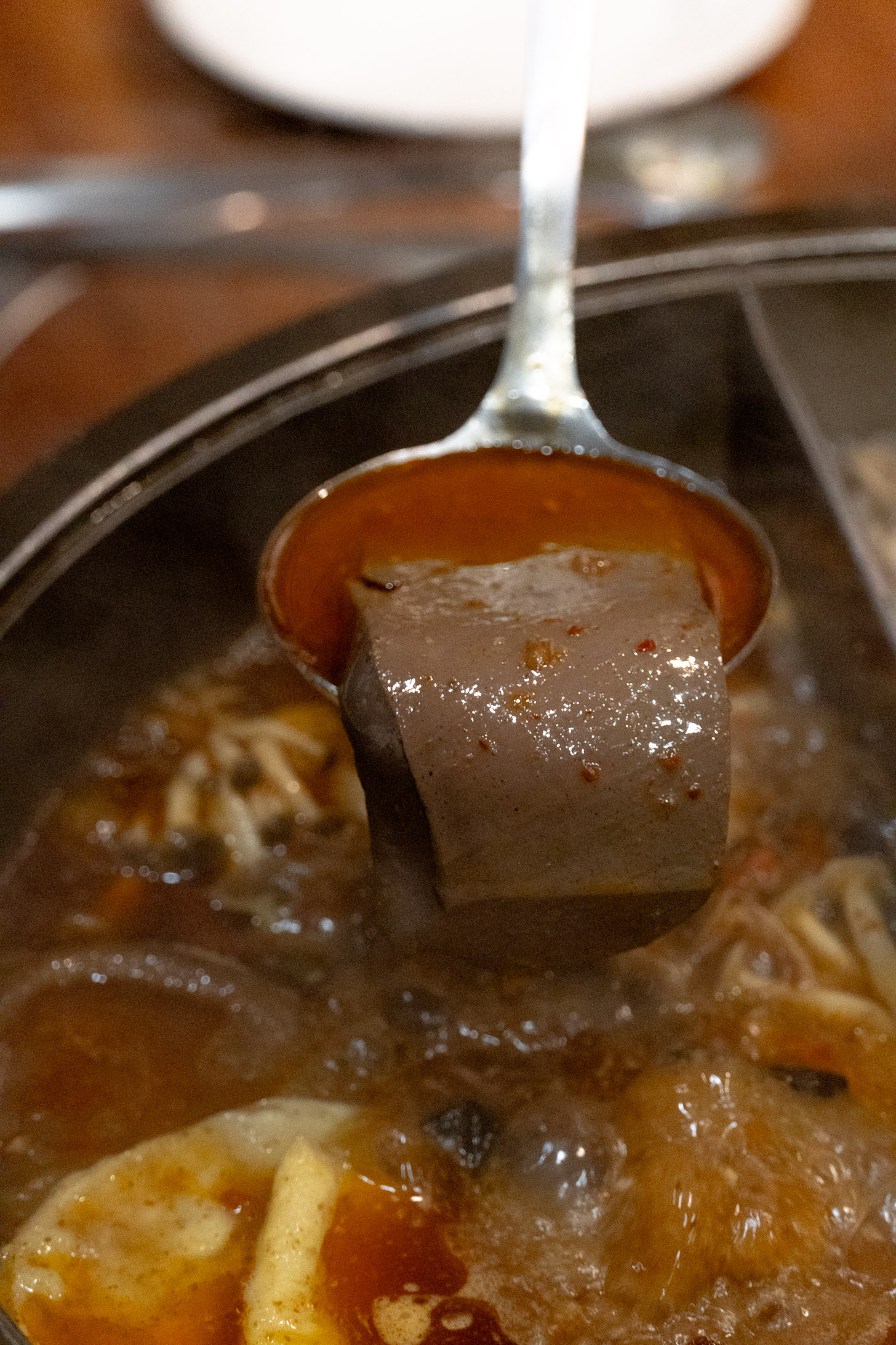 台中｜大紅燈籠 東北酸菜白肉鍋｜台中太平必吃酸菜白肉鍋 搭配捲餅、手工家常餅超加分
