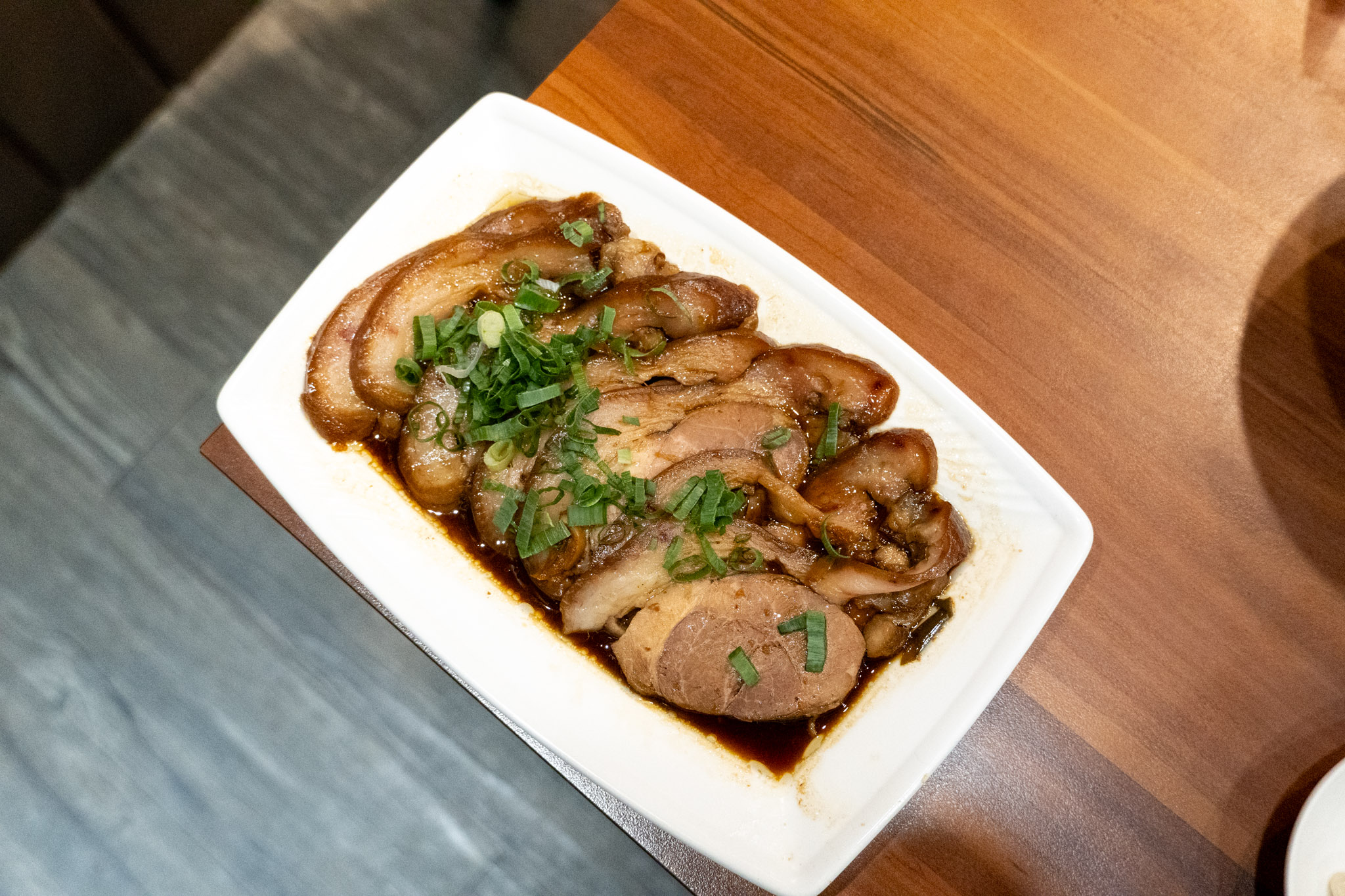 台中｜大紅燈籠 東北酸菜白肉鍋｜台中太平必吃酸菜白肉鍋 搭配捲餅、手工家常餅超加分