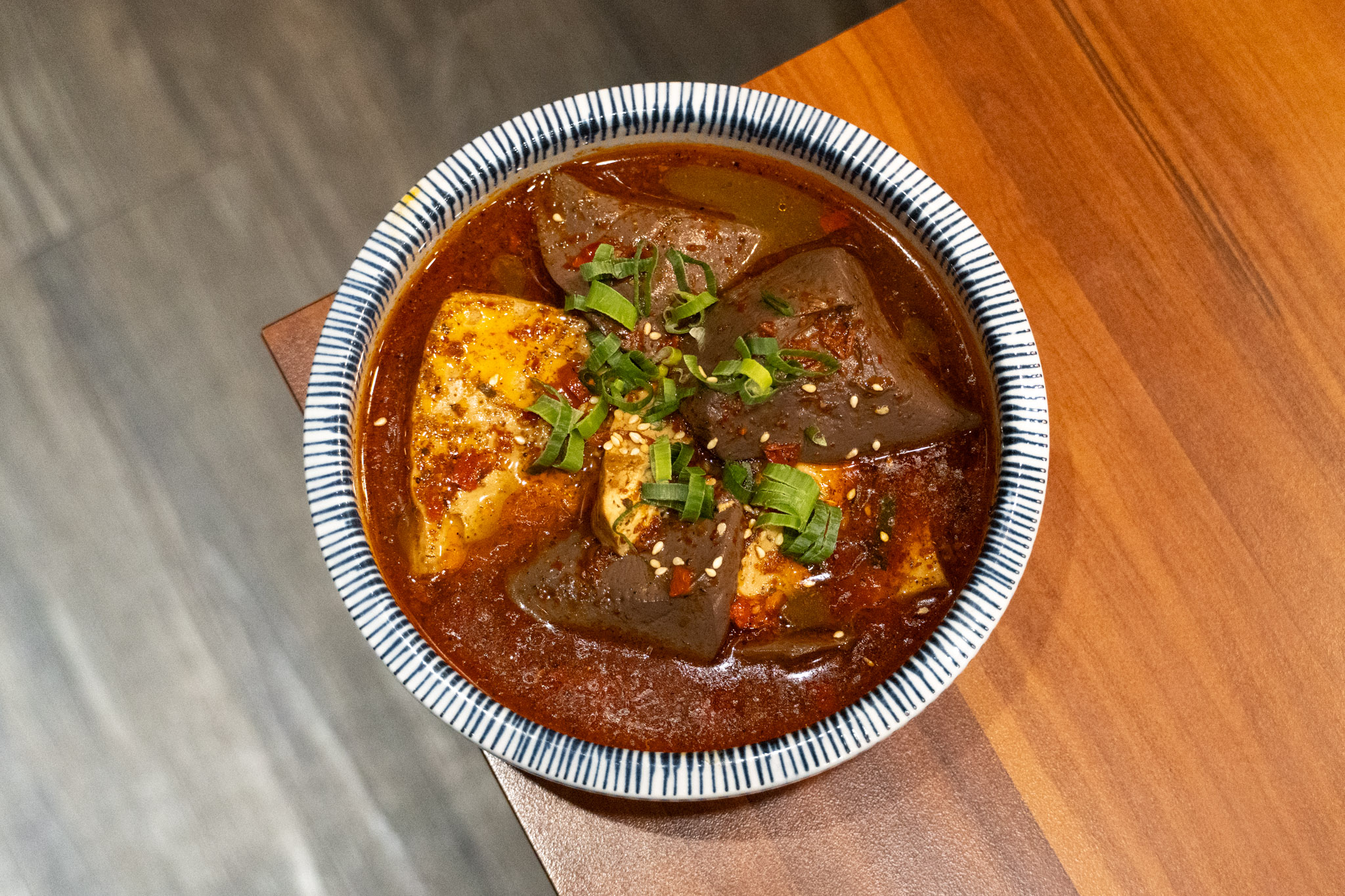 台中｜大紅燈籠 東北酸菜白肉鍋｜台中太平必吃酸菜白肉鍋 搭配捲餅、手工家常餅超加分