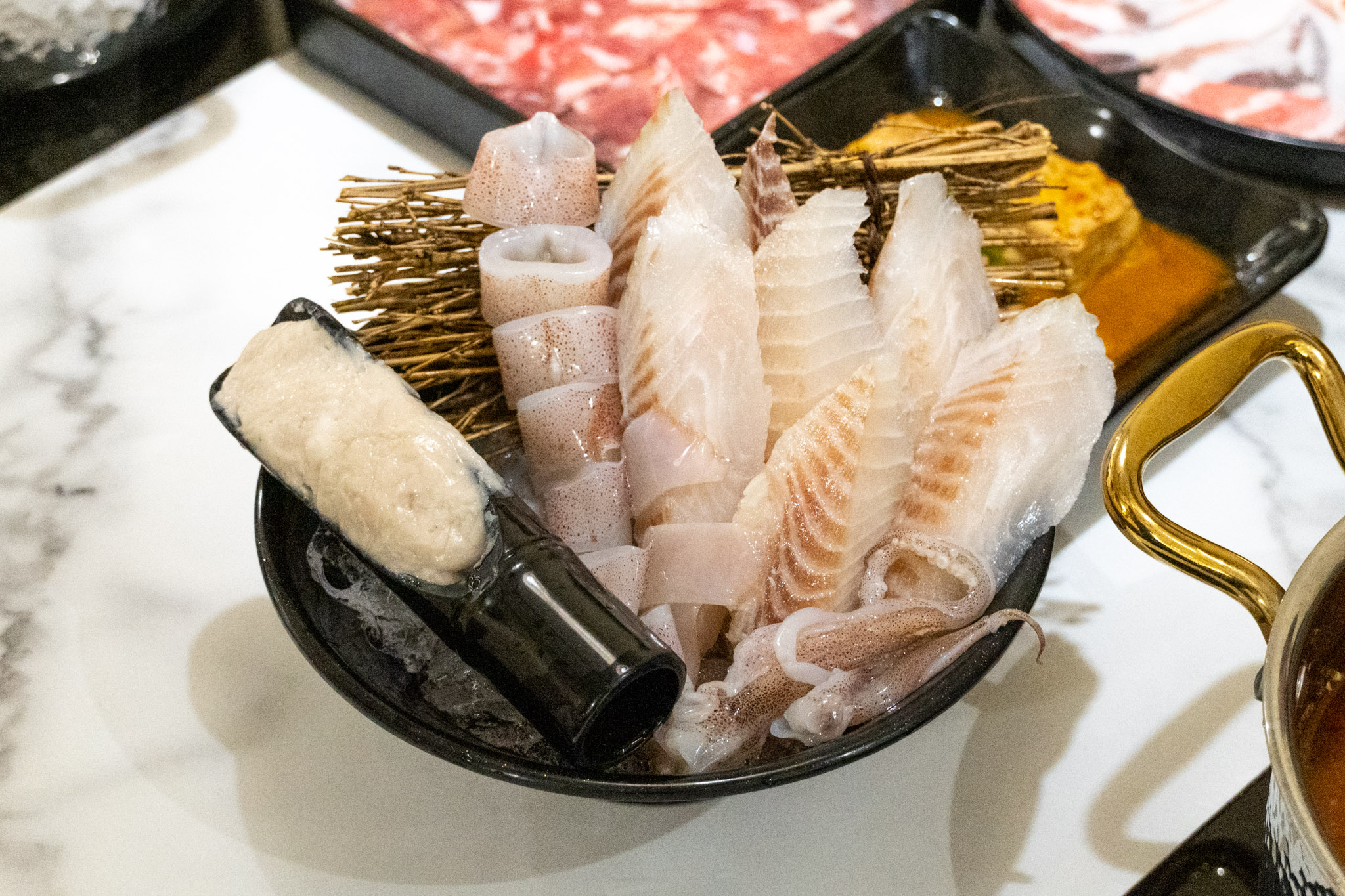 台中｜尚鮮吃到飽火鍋｜台中聚餐火鍋推薦 湯頭現熬 自助吧豐富 家庭朋友聚會首選