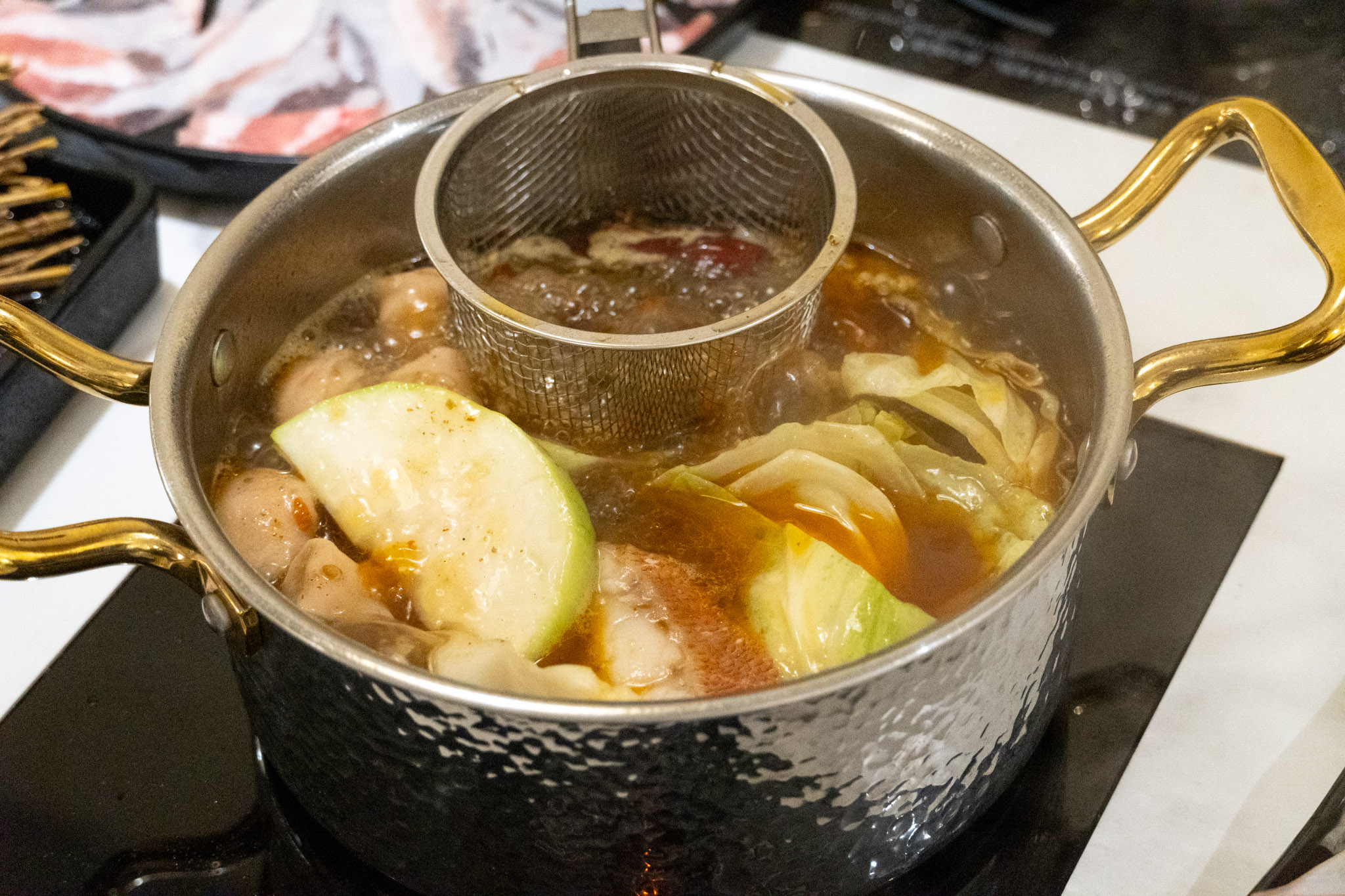 台中｜尚鮮吃到飽火鍋｜台中聚餐火鍋推薦 湯頭現熬 自助吧豐富 家庭朋友聚會首選