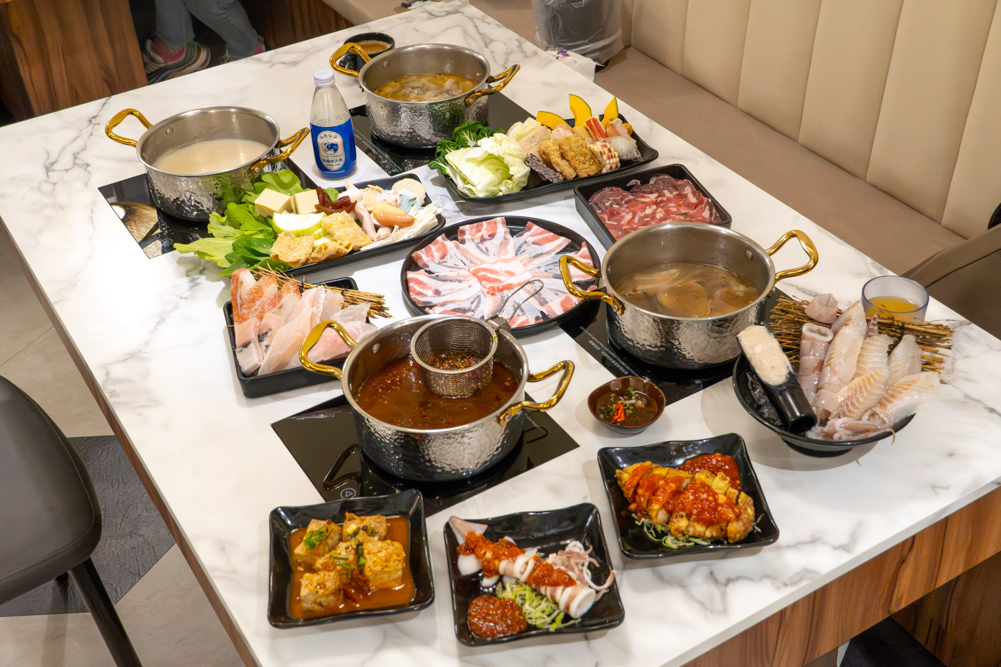 台中｜尚鮮吃到飽火鍋｜台中聚餐火鍋推薦 湯頭現熬 自助吧豐富 家庭朋友聚會首選