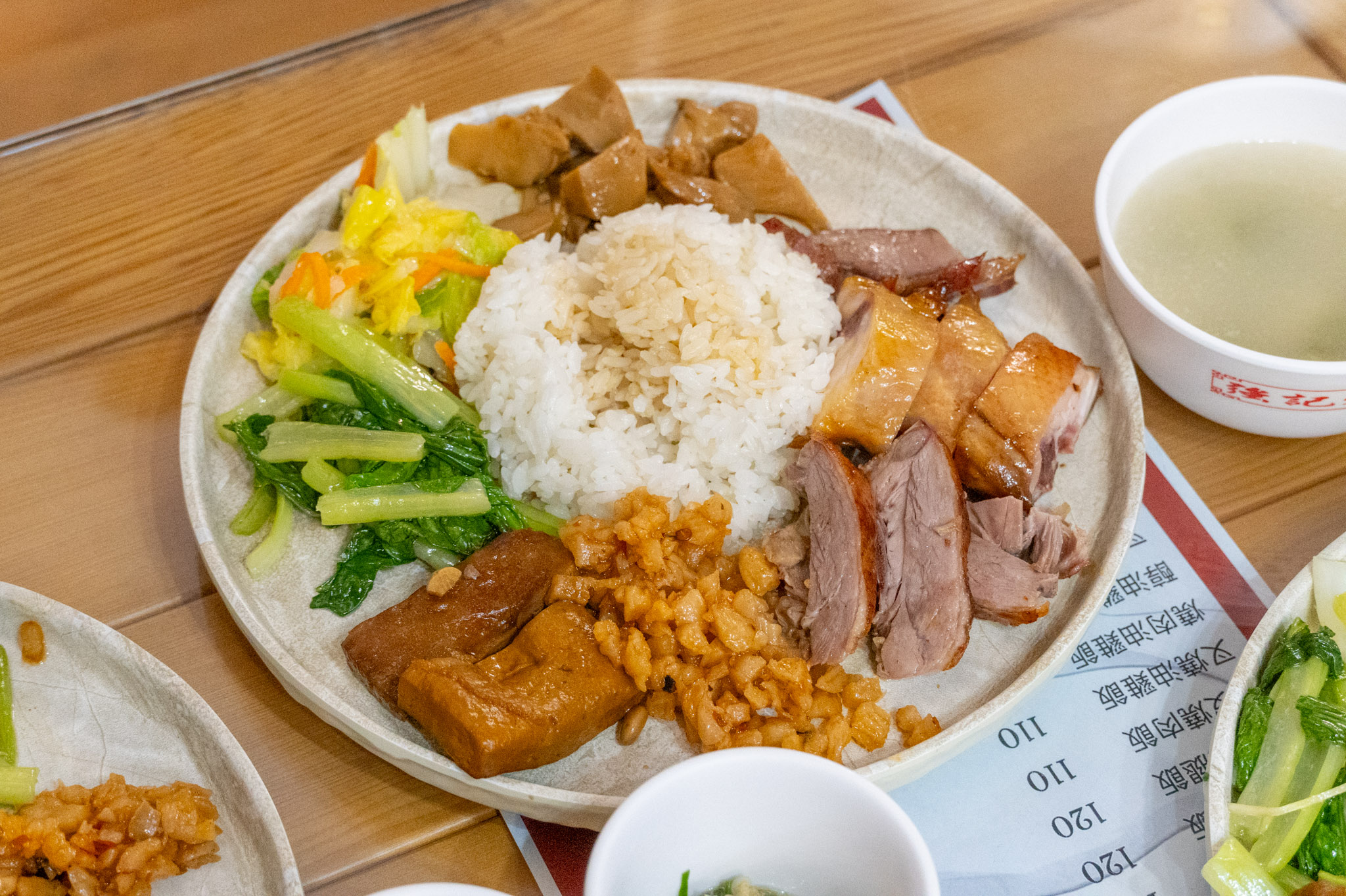 嘉義|強記燒臘|靠口耳相傳撐起的老味道 嘉義街角的港式燒臘日常 嘉義|強記燒臘|靠口耳相傳撐起的老味道 嘉義街角的港式燒臘日常