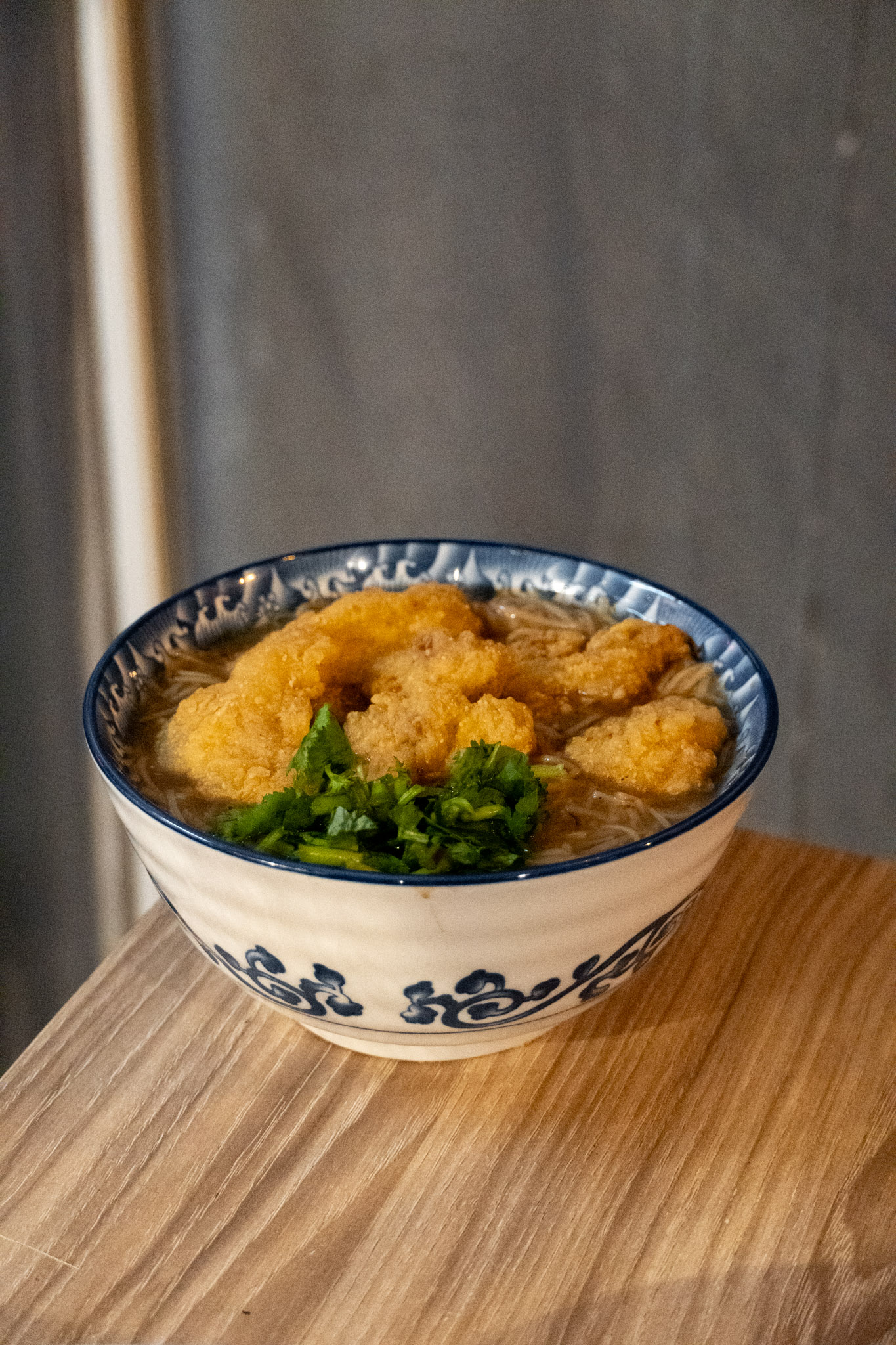 新竹｜享來初｜東門市場必吃麵線 柴魚高湯＋鹹酥雞超有特色